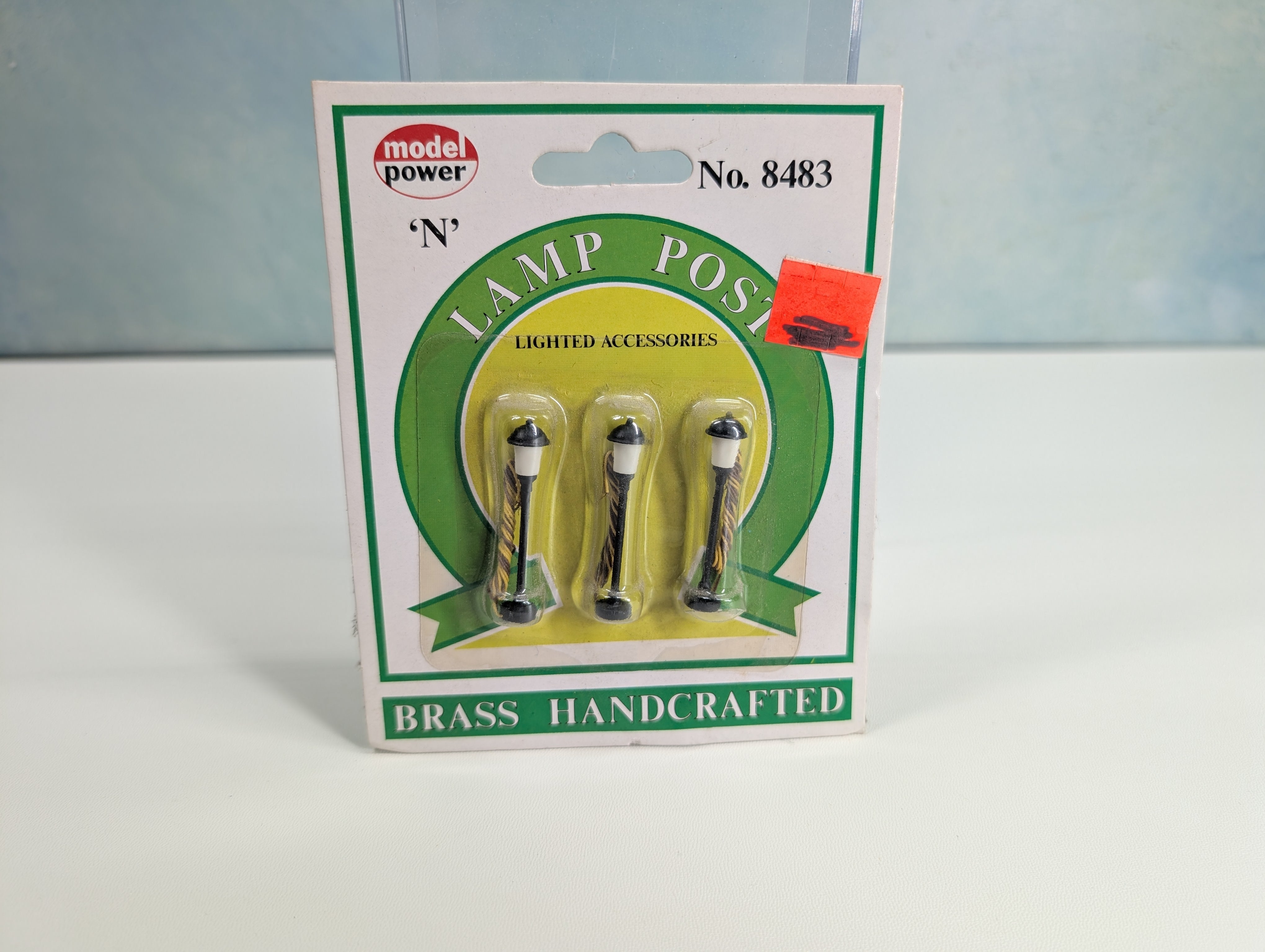 Model Power 8483 N Scale Lamp Post, Brass Details, Wired (3 pcs)