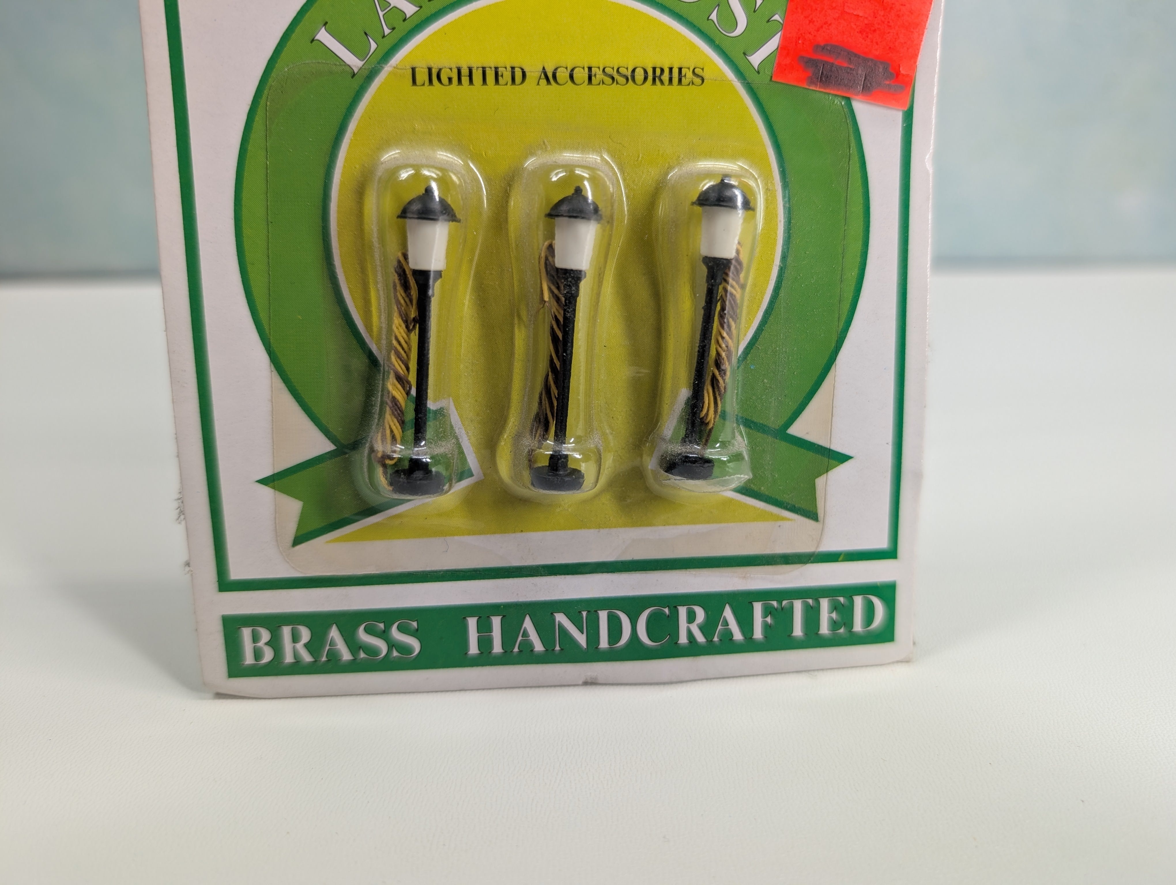 Model Power 8483 N Scale Lamp Post, Brass Details, Wired (3 pcs)
