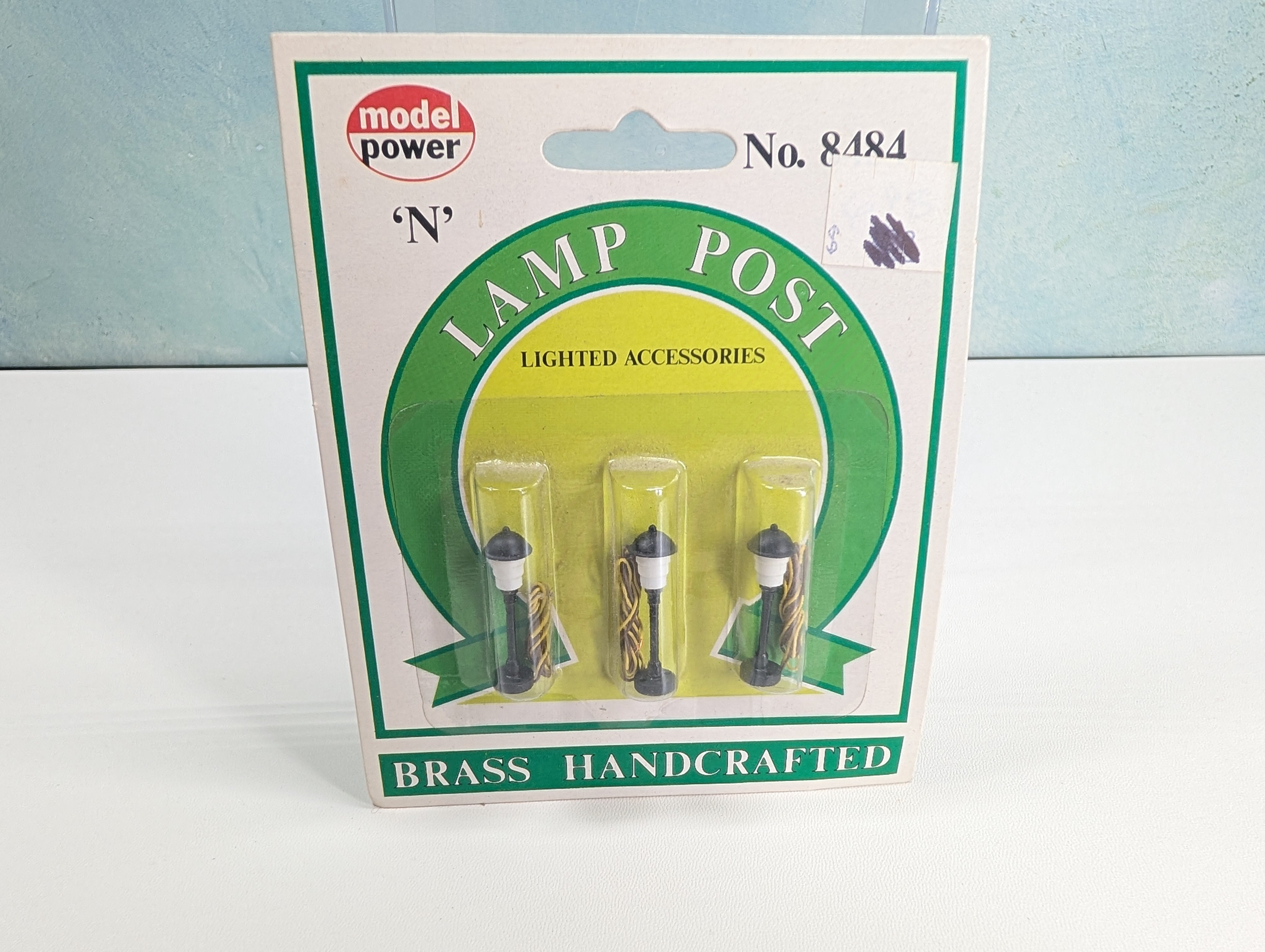 Model Power 8484 N Scale Lamp Post, Brass Details, Wired (3 pcs)
