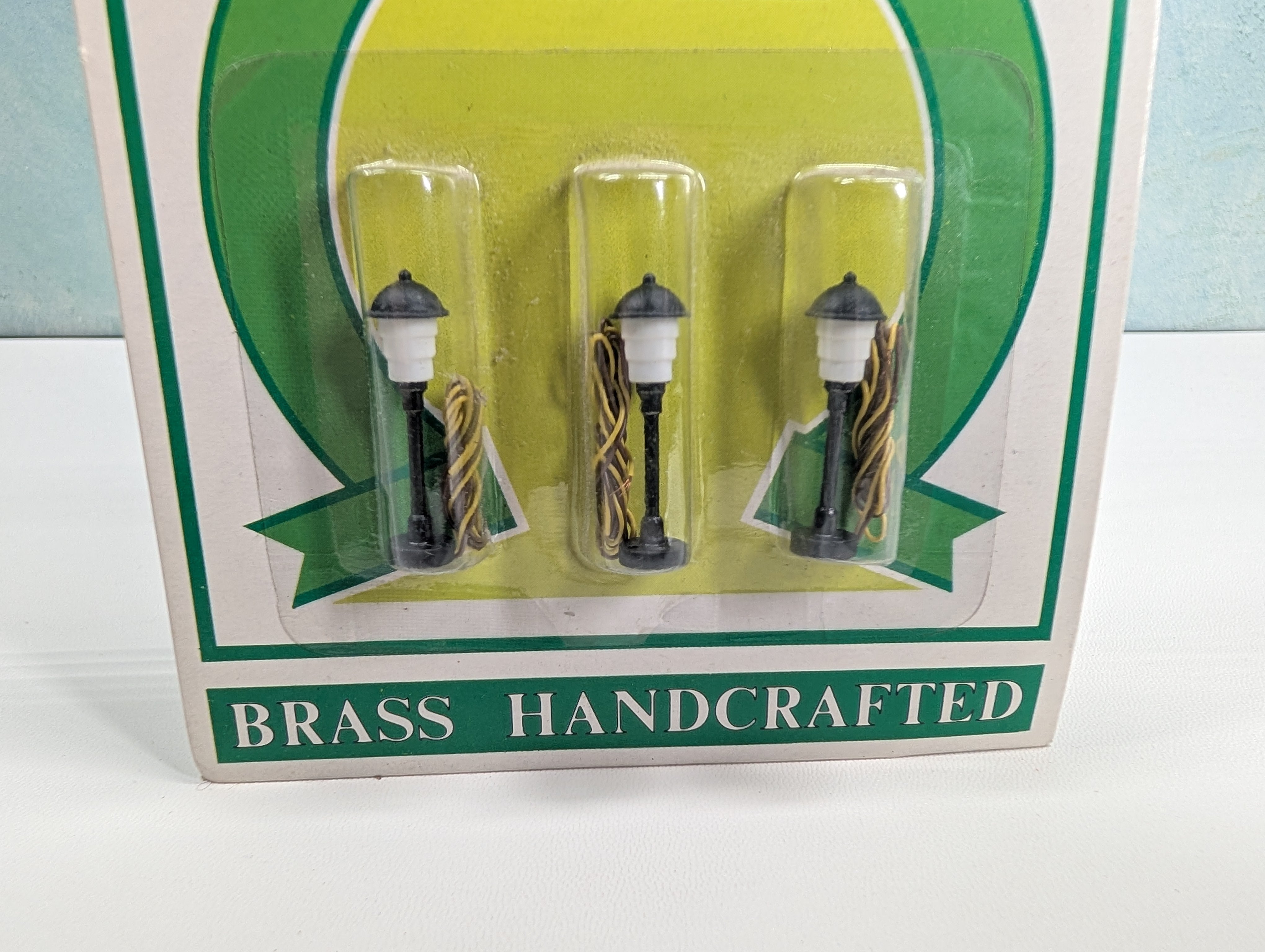 Model Power 8484 N Scale Lamp Post, Brass Details, Wired (3 pcs)