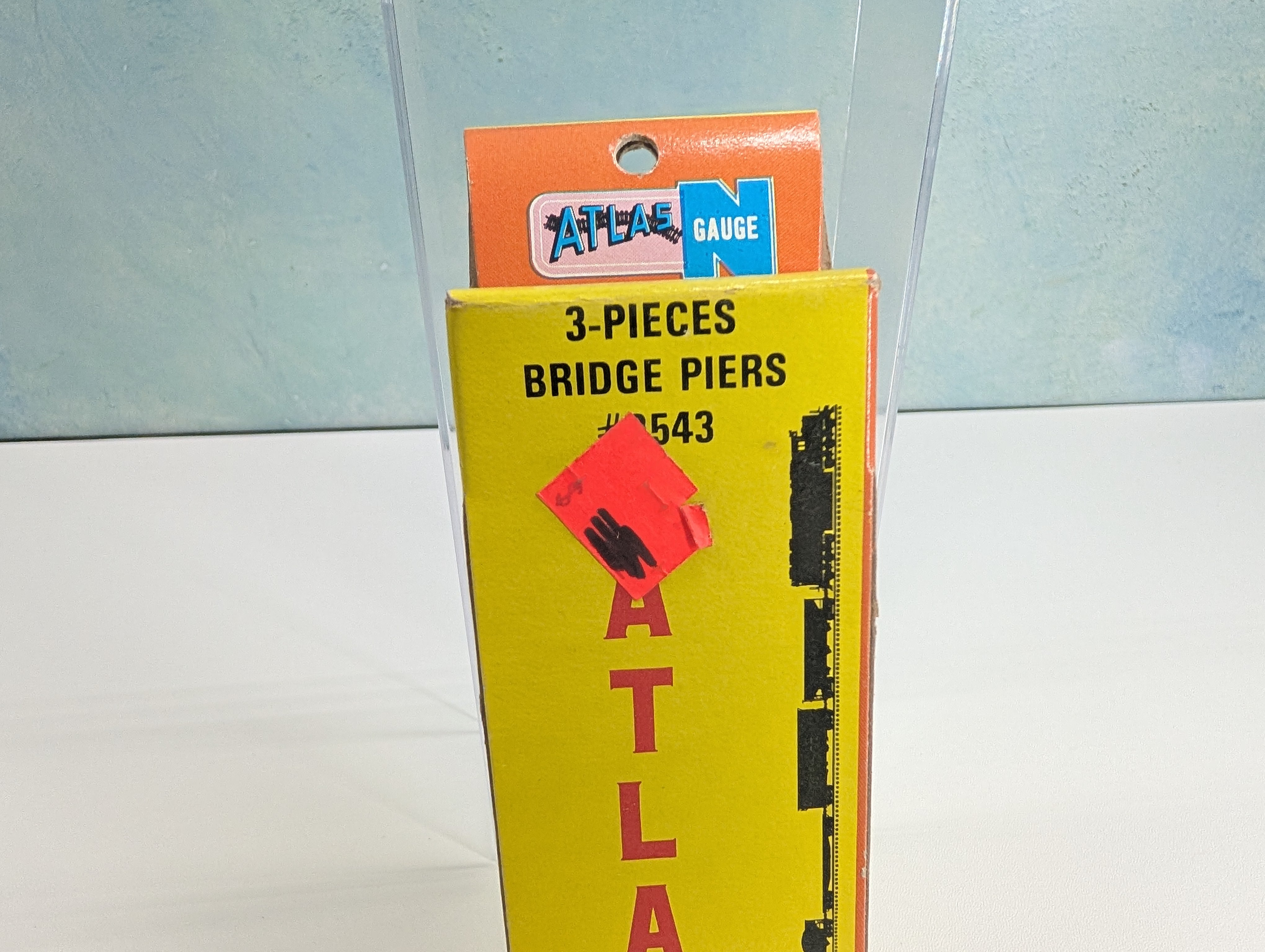 Atlas 2543 N Scale Bridge Piers (3 pcs)