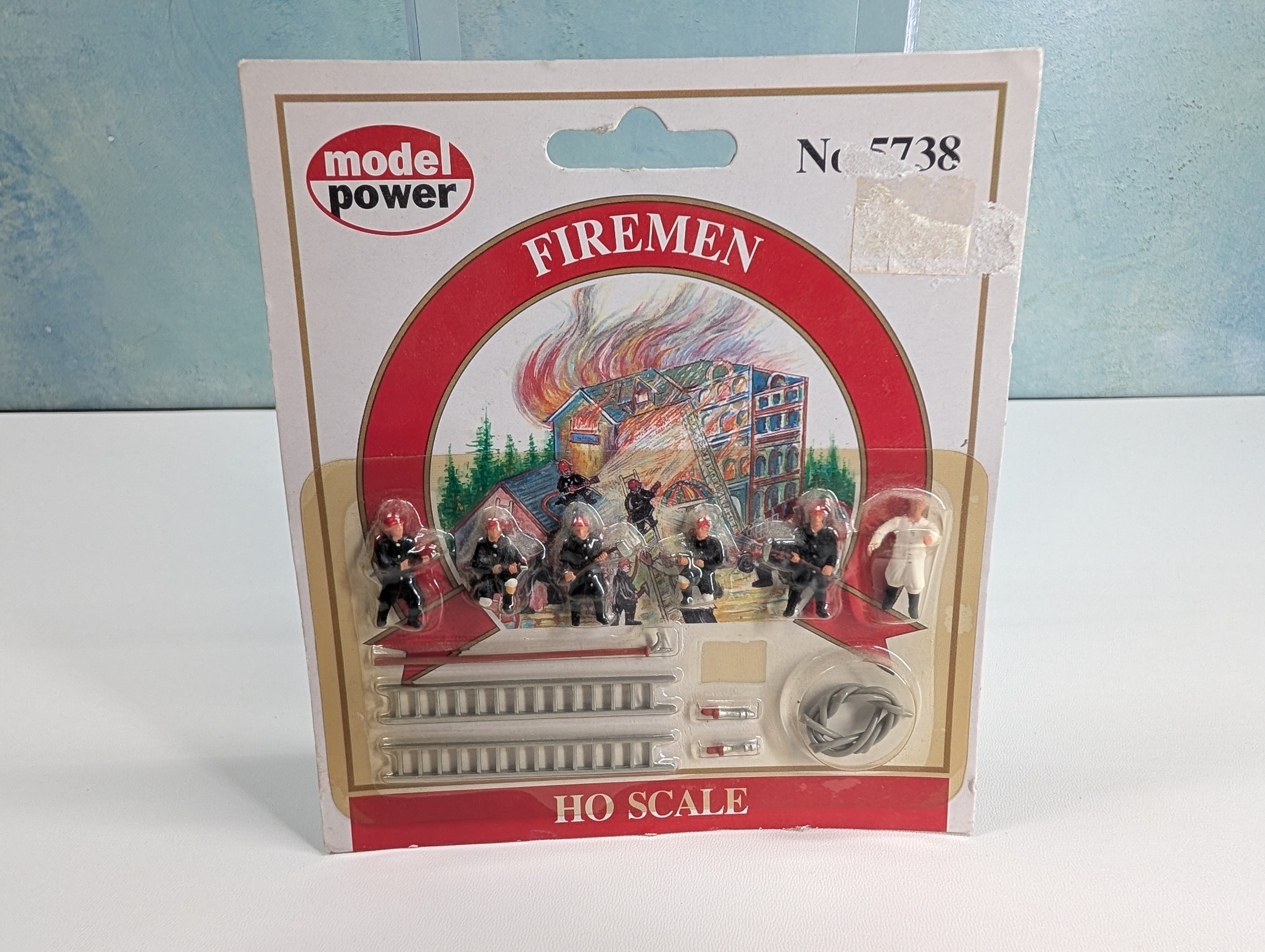 Model Power 5738 HO Scale Firemen w/ Accessories (12 pcs)