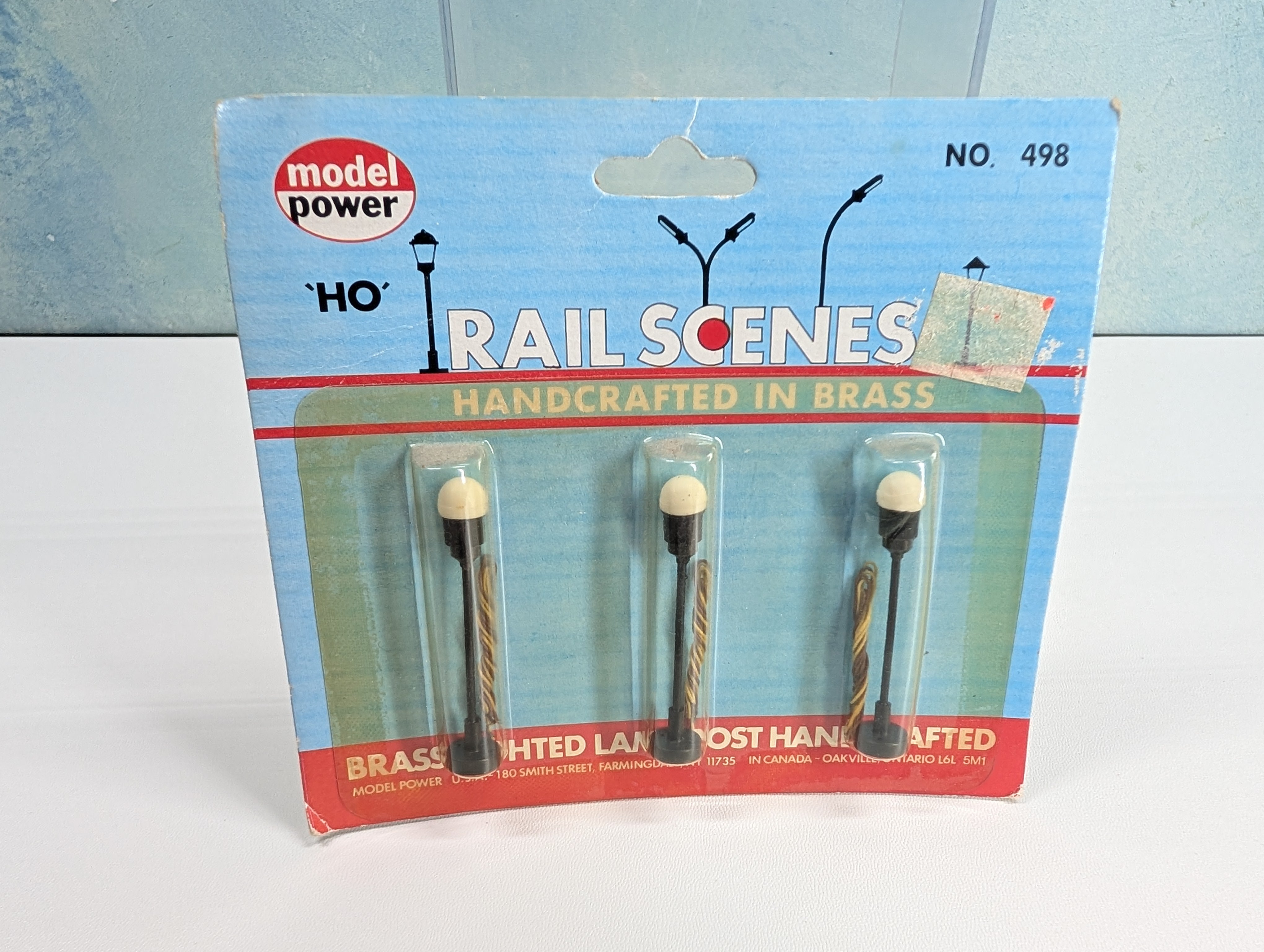 Model Power 498 HO Scale Brass Lighted Lamp Posts (3 pcs)