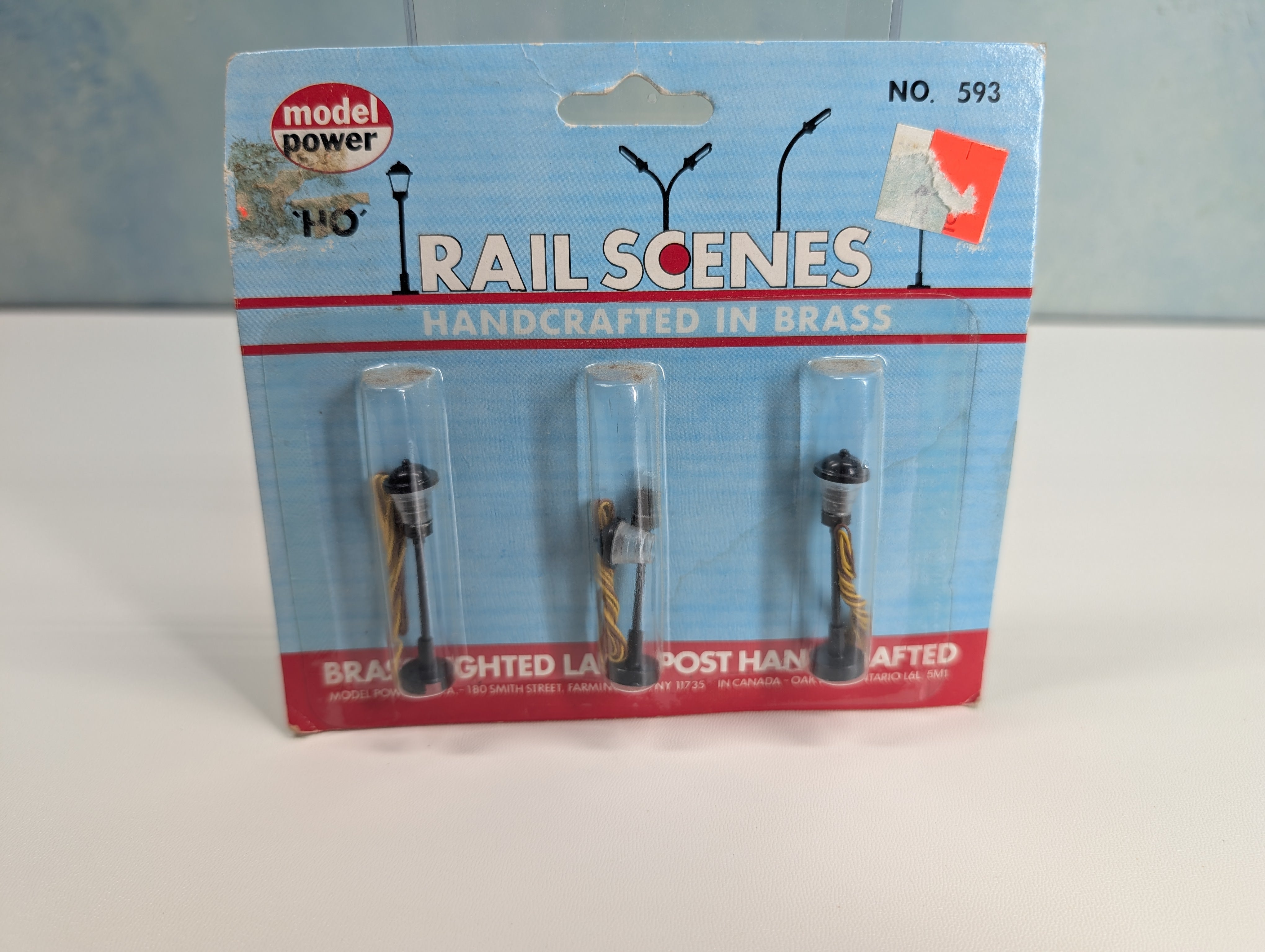 Model Power 593 HO Scale Brass Lighted Lamp Posts (3 pcs)