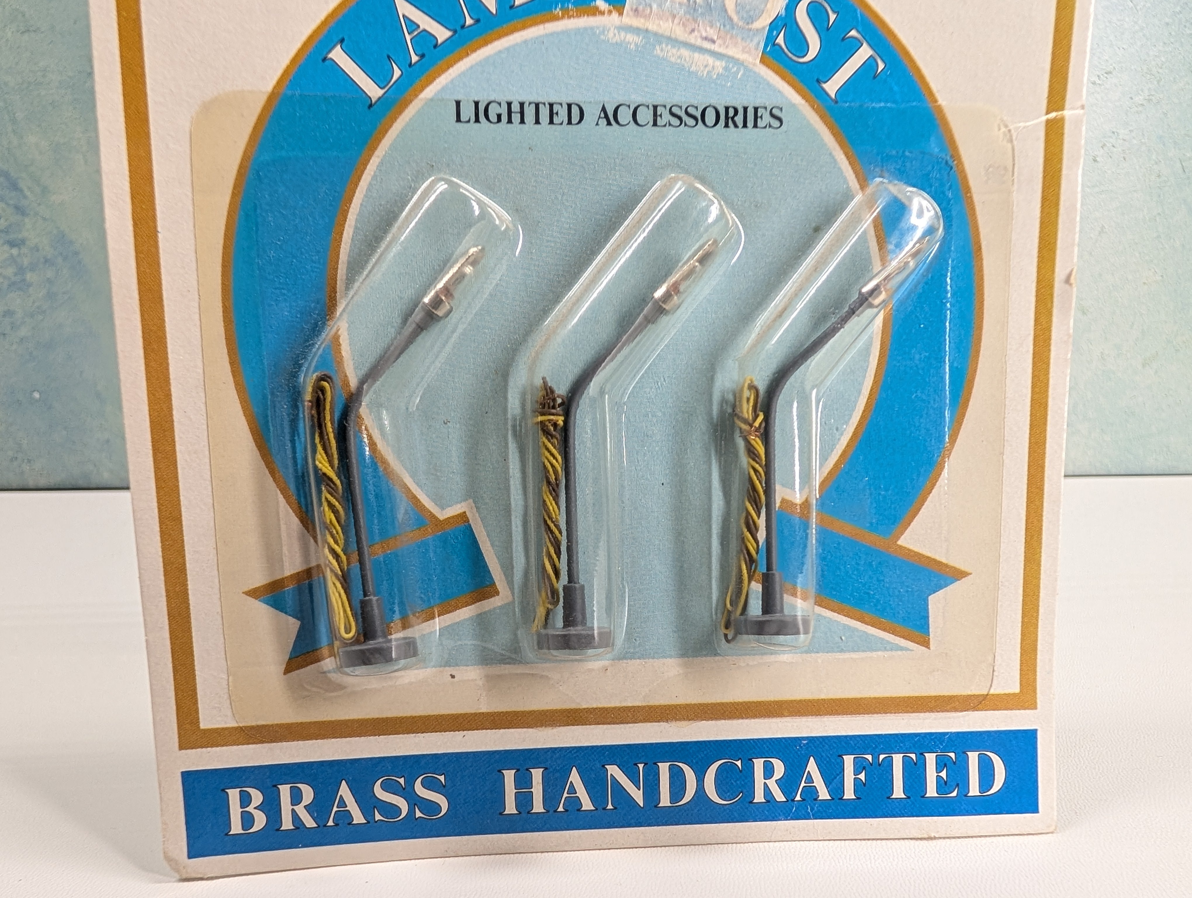 Model Power 497 HO Scale Brass Lighted Lamp Posts (3 pcs)