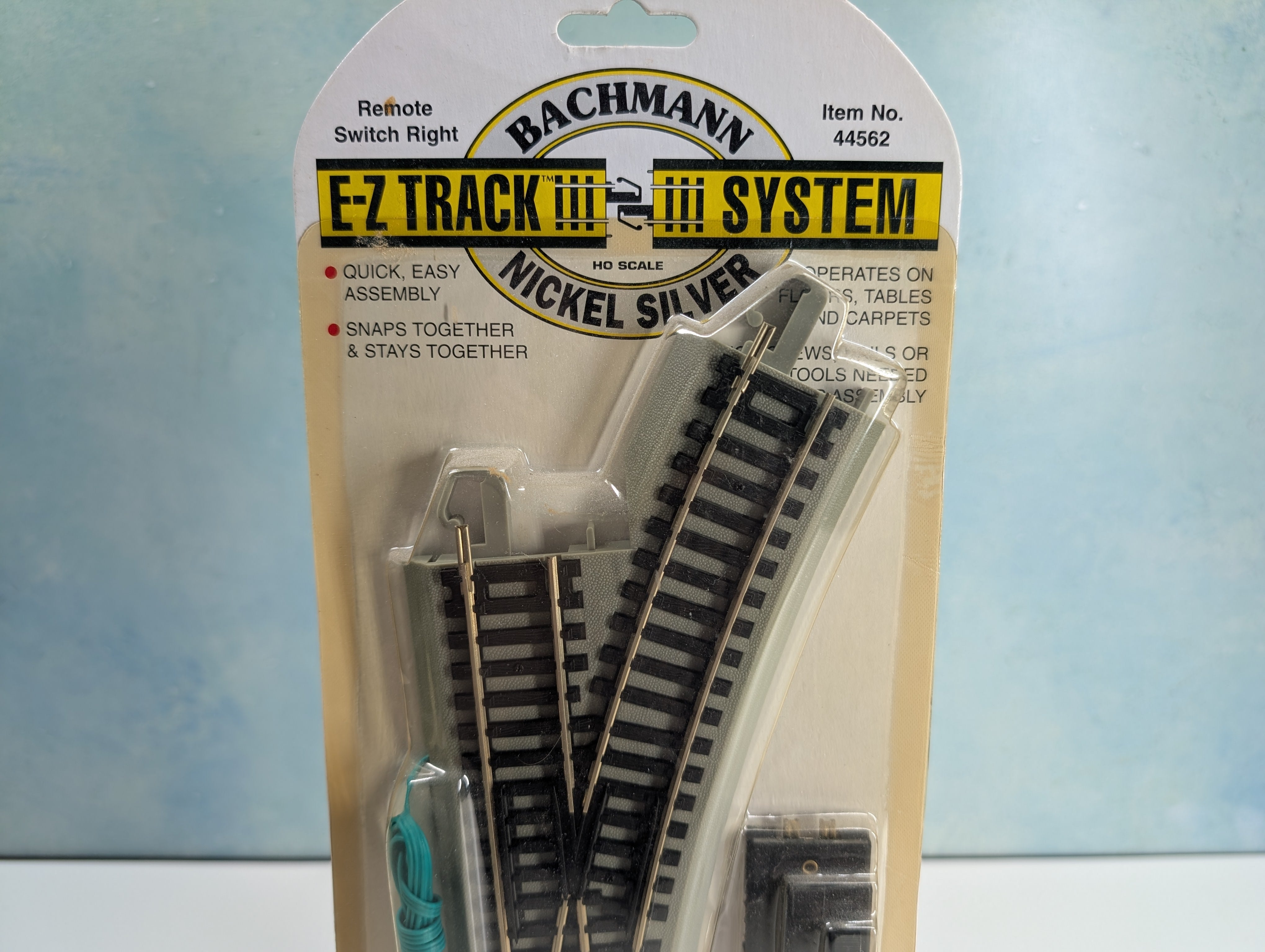 Bachmann 44562 HO Scale E-Z Track Remote Turnout Right, Gray Roadbed