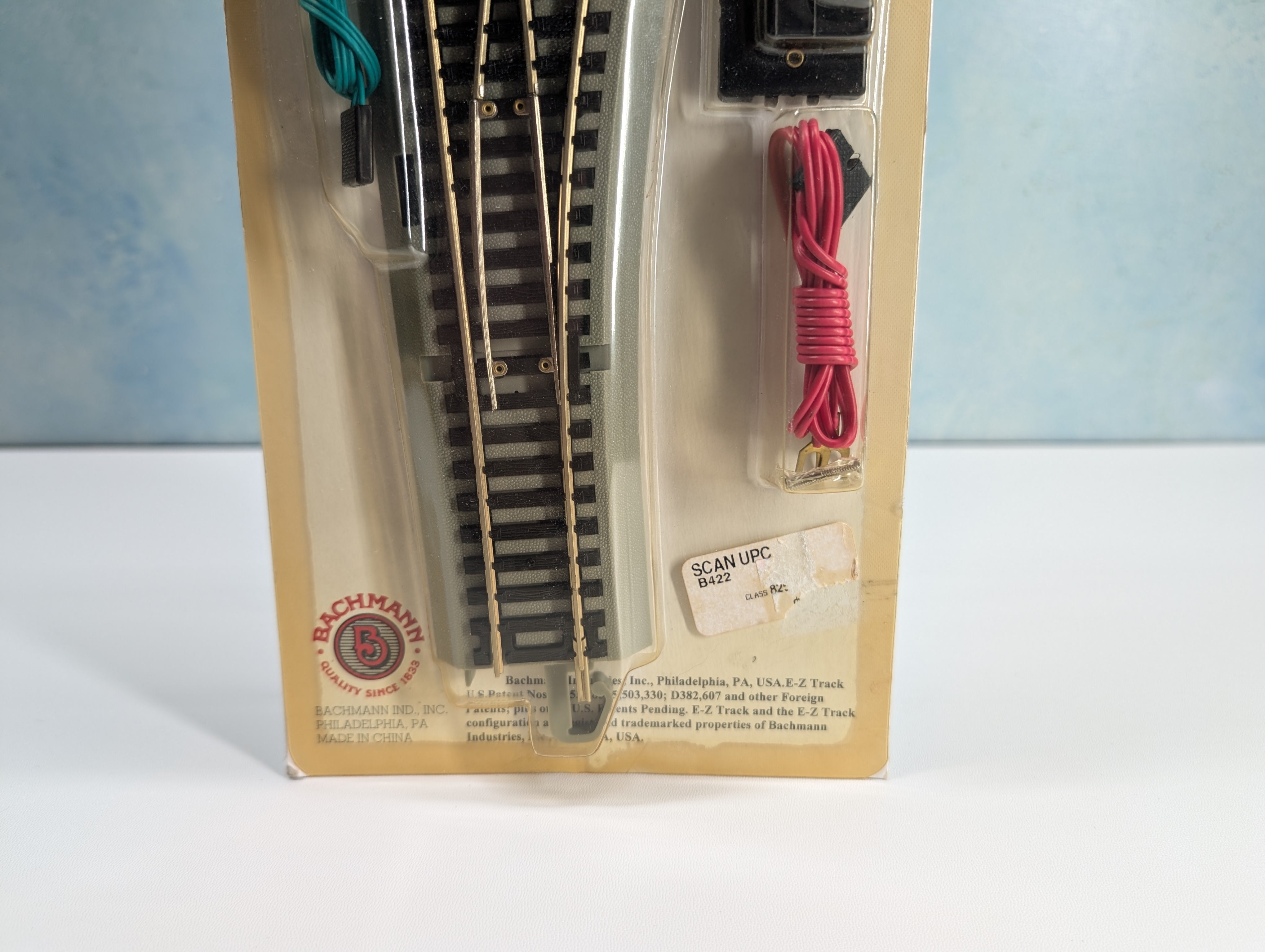 Bachmann 44562 HO Scale E-Z Track Remote Turnout Right, Gray Roadbed