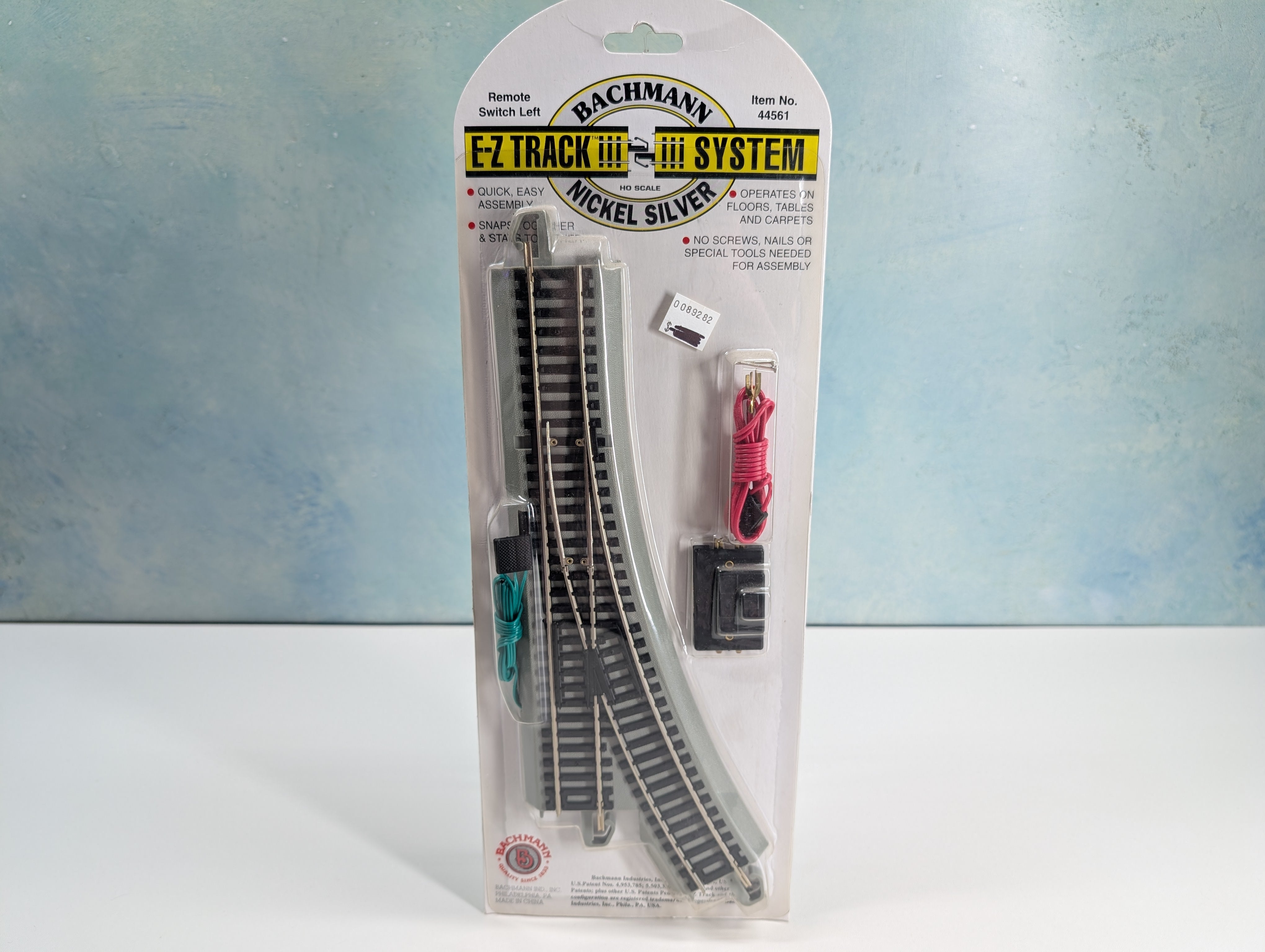 Bachmann 44561 HO Scale E-Z Track Remote Turnout Left, Gray Roadbed