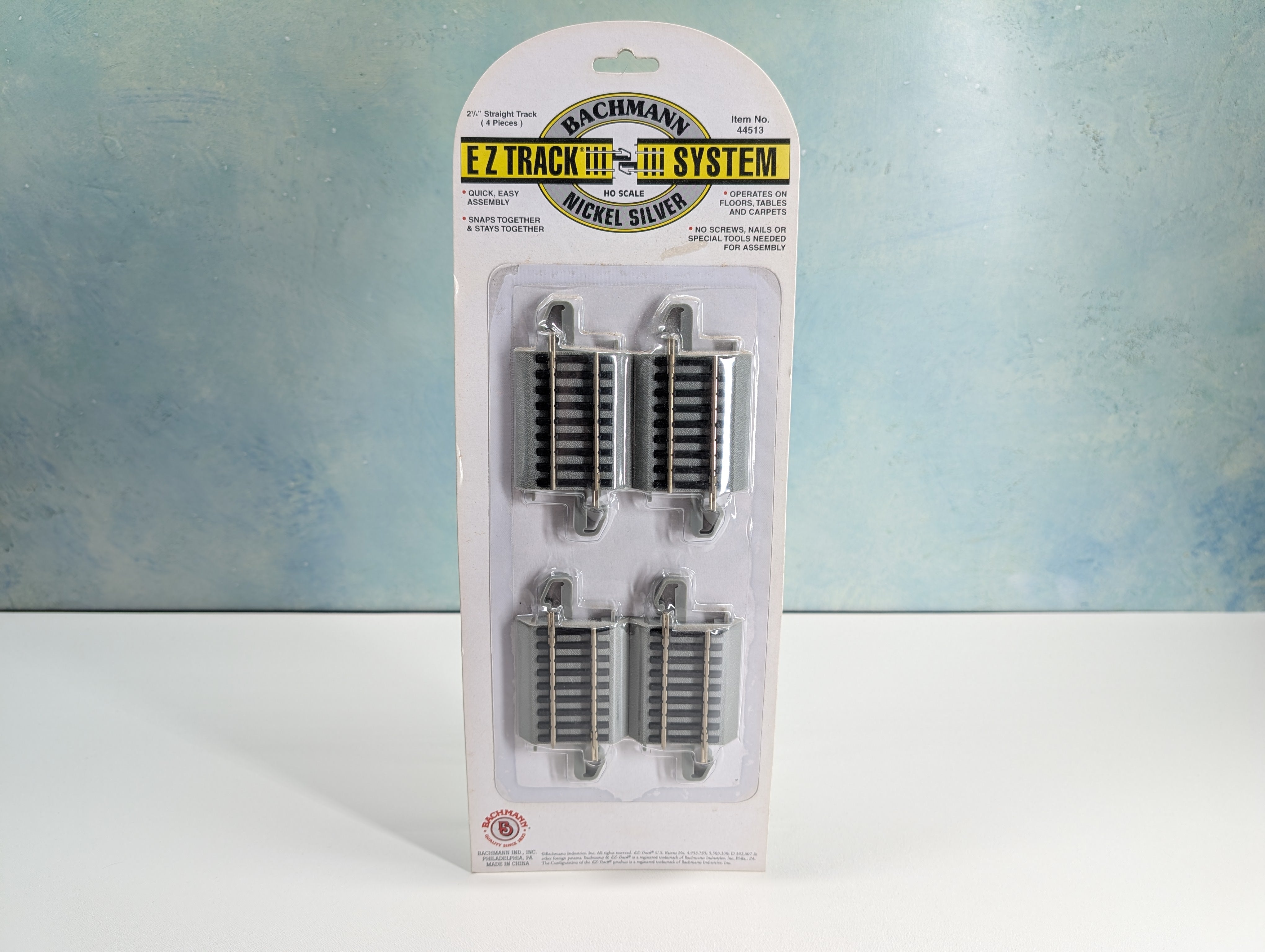 Bachmann 44513 HO Scale E-Z Track 2.25'' Straight Track w/ Nickel Silver, Gray Roadbed (4 pcs)