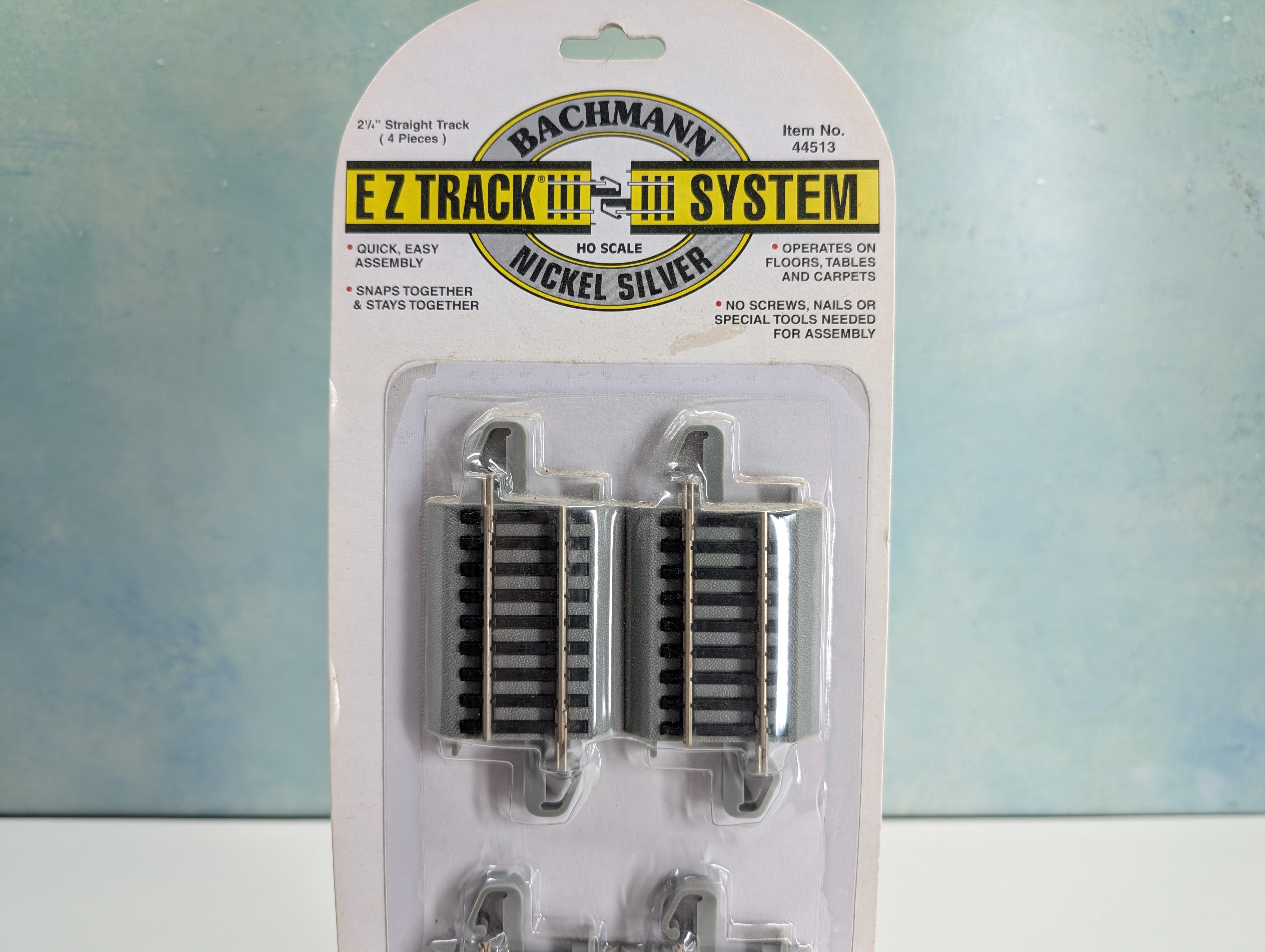 Bachmann 44513 HO Scale E-Z Track 2.25'' Straight Track w/ Nickel Silver, Gray Roadbed (4 pcs)