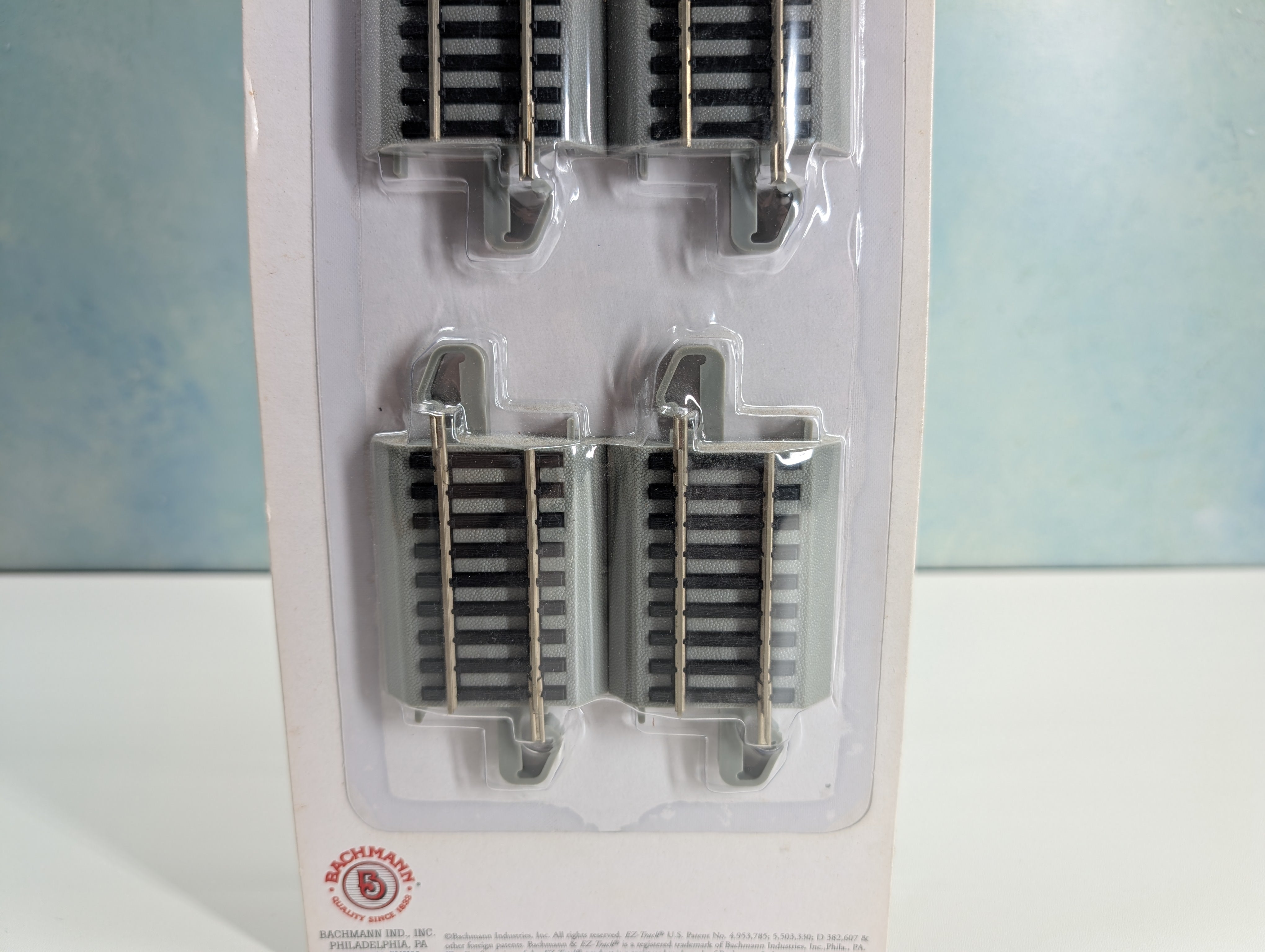 Bachmann 44513 HO Scale E-Z Track 2.25'' Straight Track w/ Nickel Silver, Gray Roadbed (4 pcs)