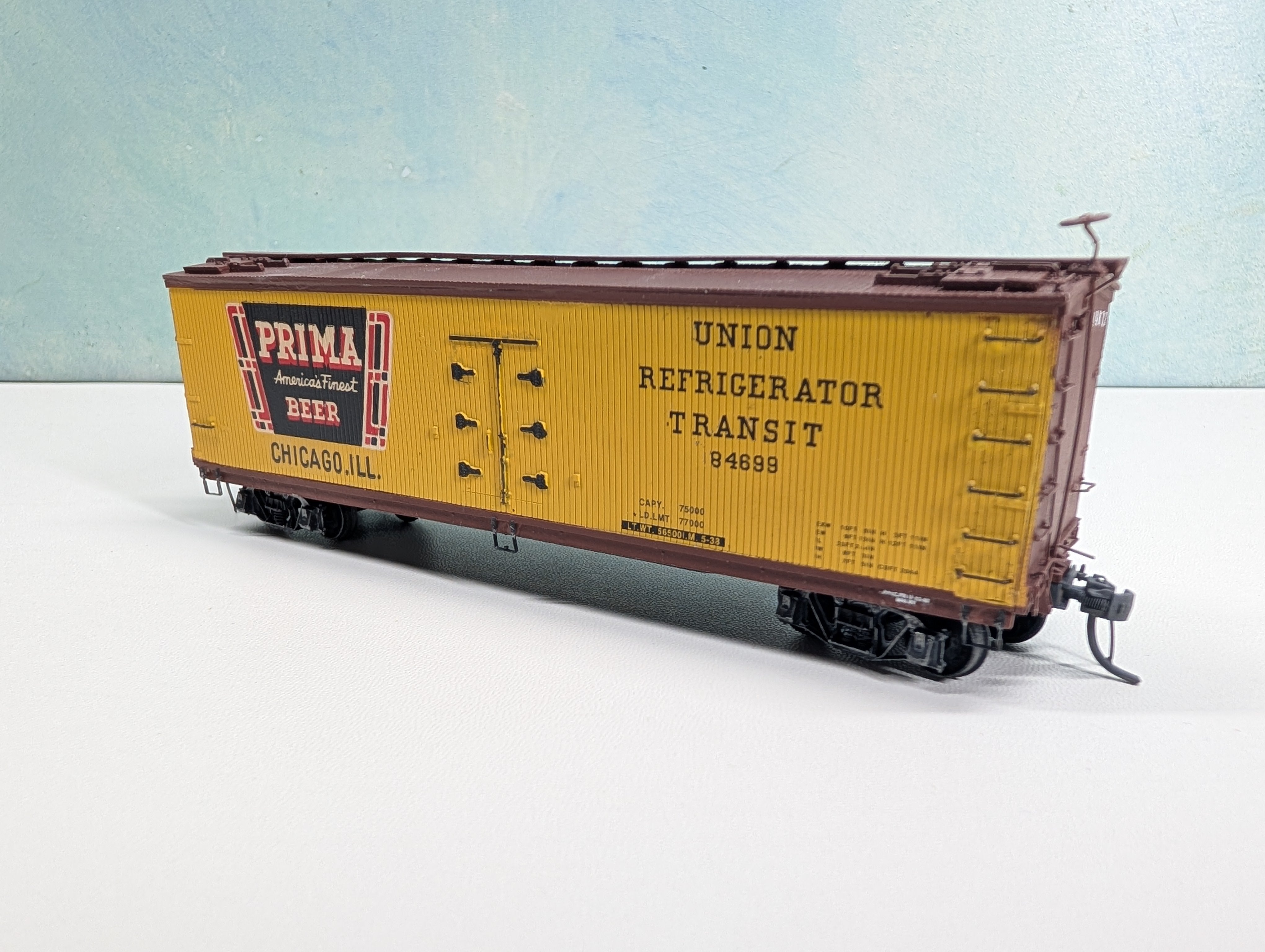 USED HO Scale 41' Wood Reefer, Built Kit Prima Beer URT #84699 Metal Wheels