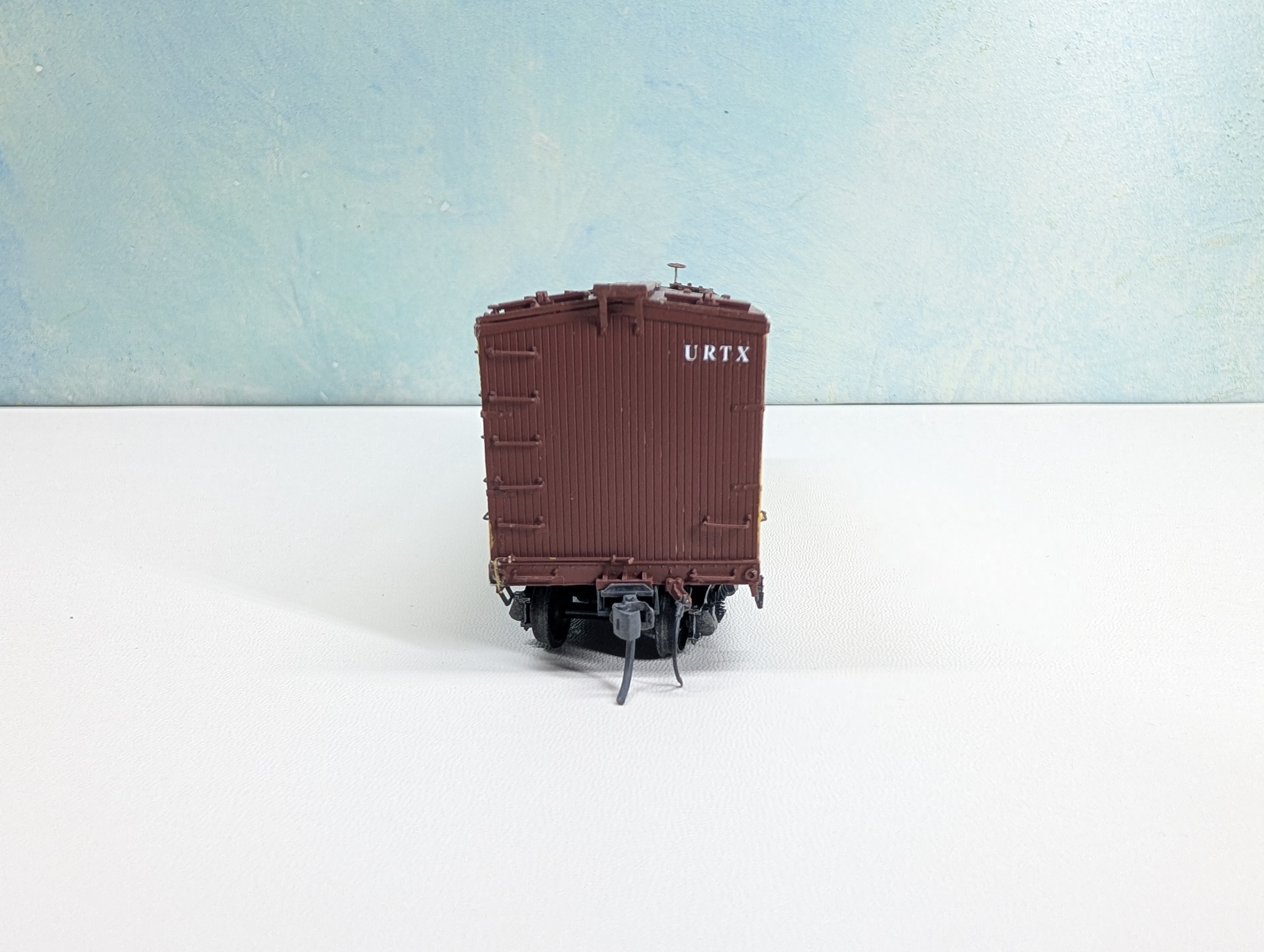 USED HO Scale 41' Wood Reefer, Built Kit Prima Beer URT #84699 Metal Wheels