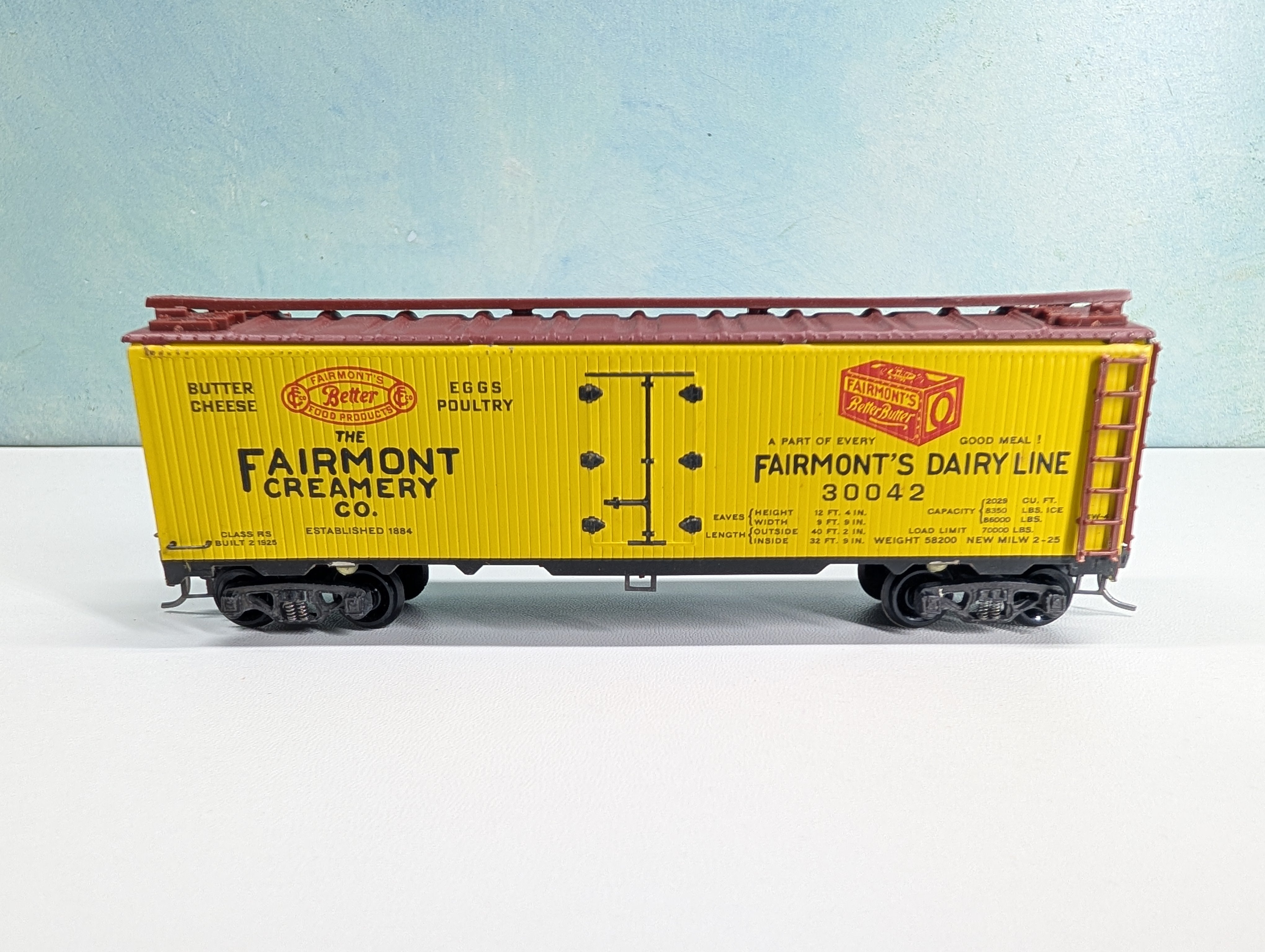USED Varney HO Scale 41' Wood Reefer, Metal Fairmont Creamery Co #30042 Butter, Cheese, Eggs, Poultry