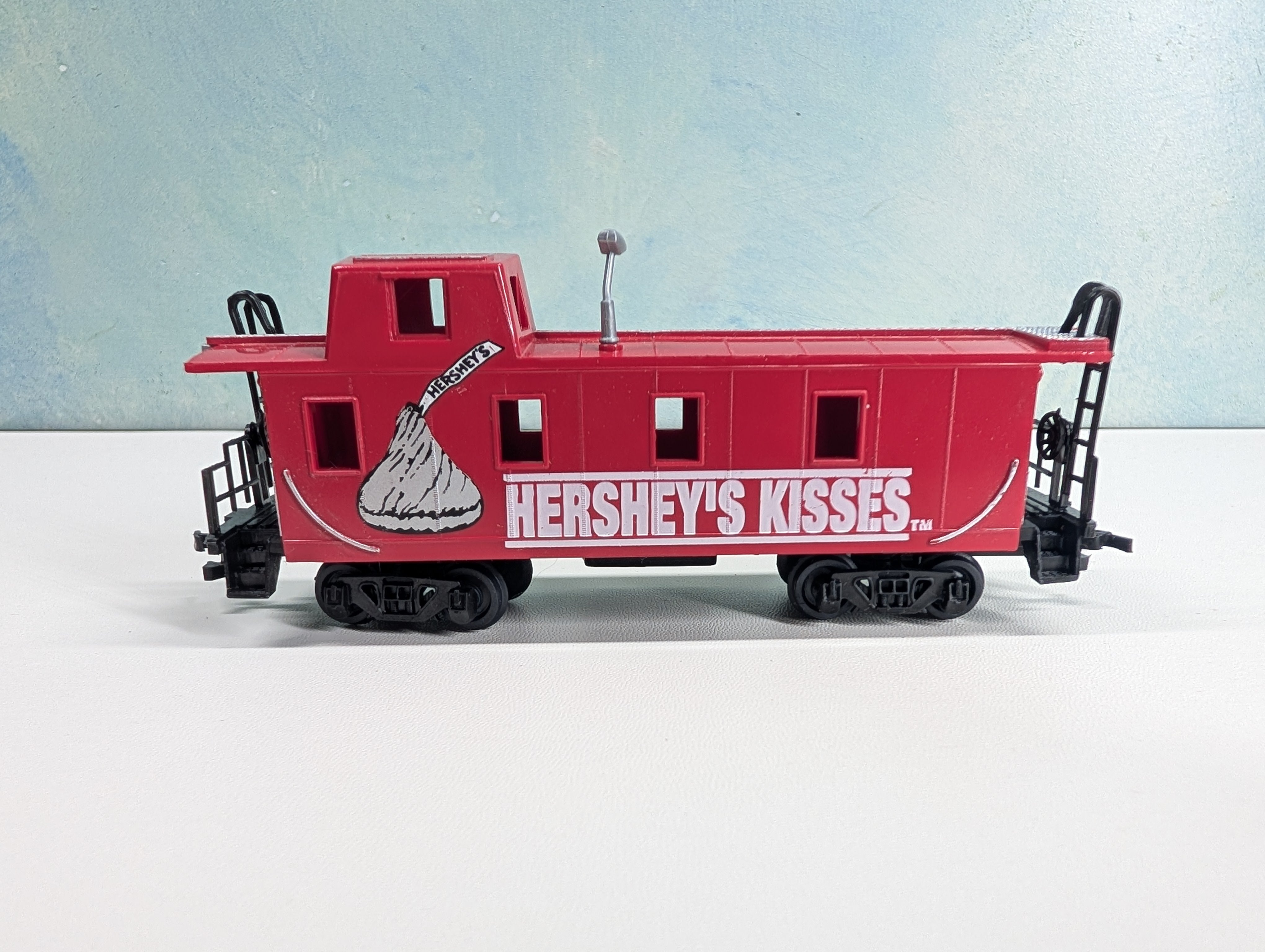 USED Bachmann HO Scale Billboard Caboose Hershey's Kisses