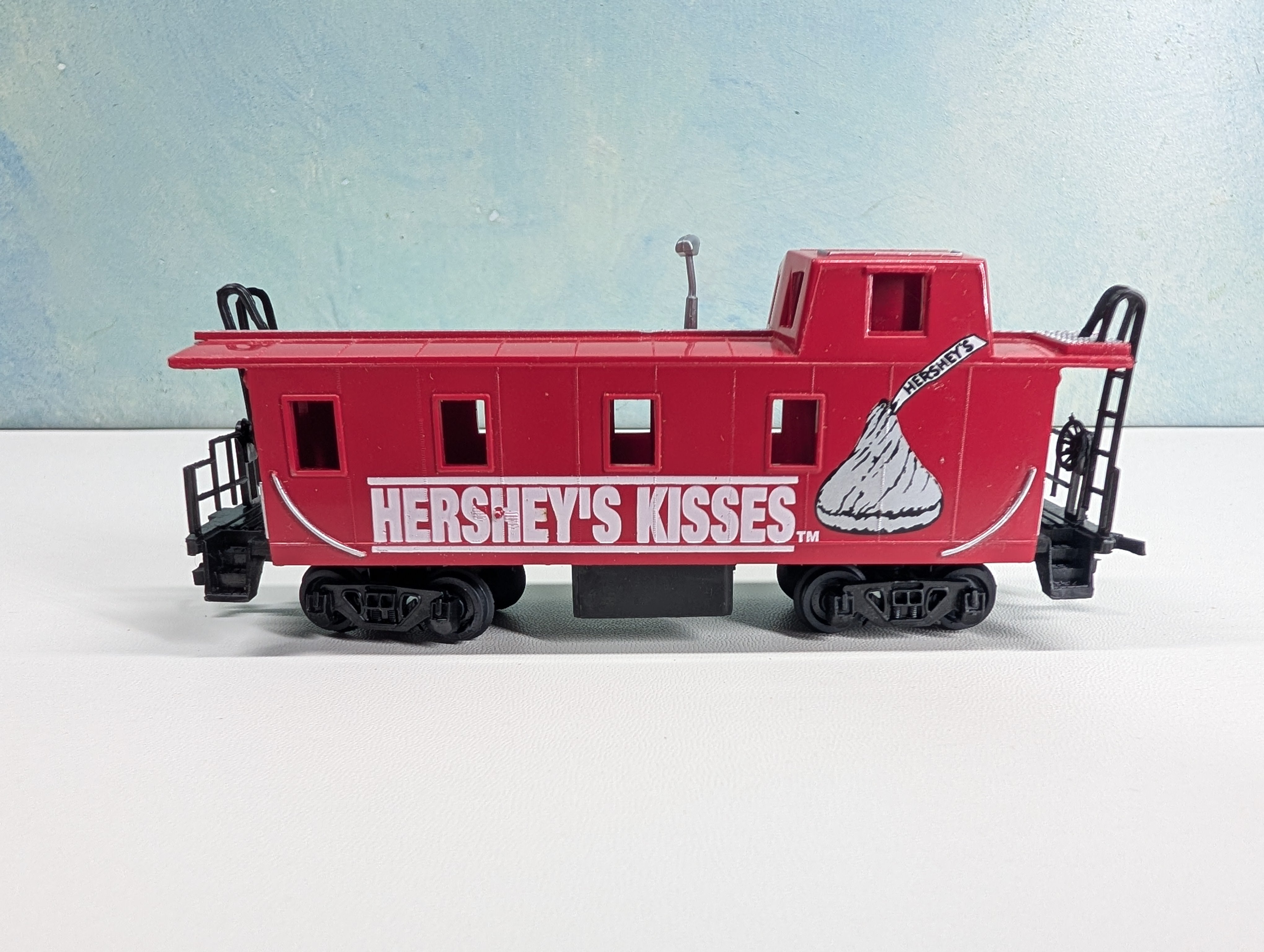 USED Bachmann HO Scale Billboard Caboose Hershey's Kisses