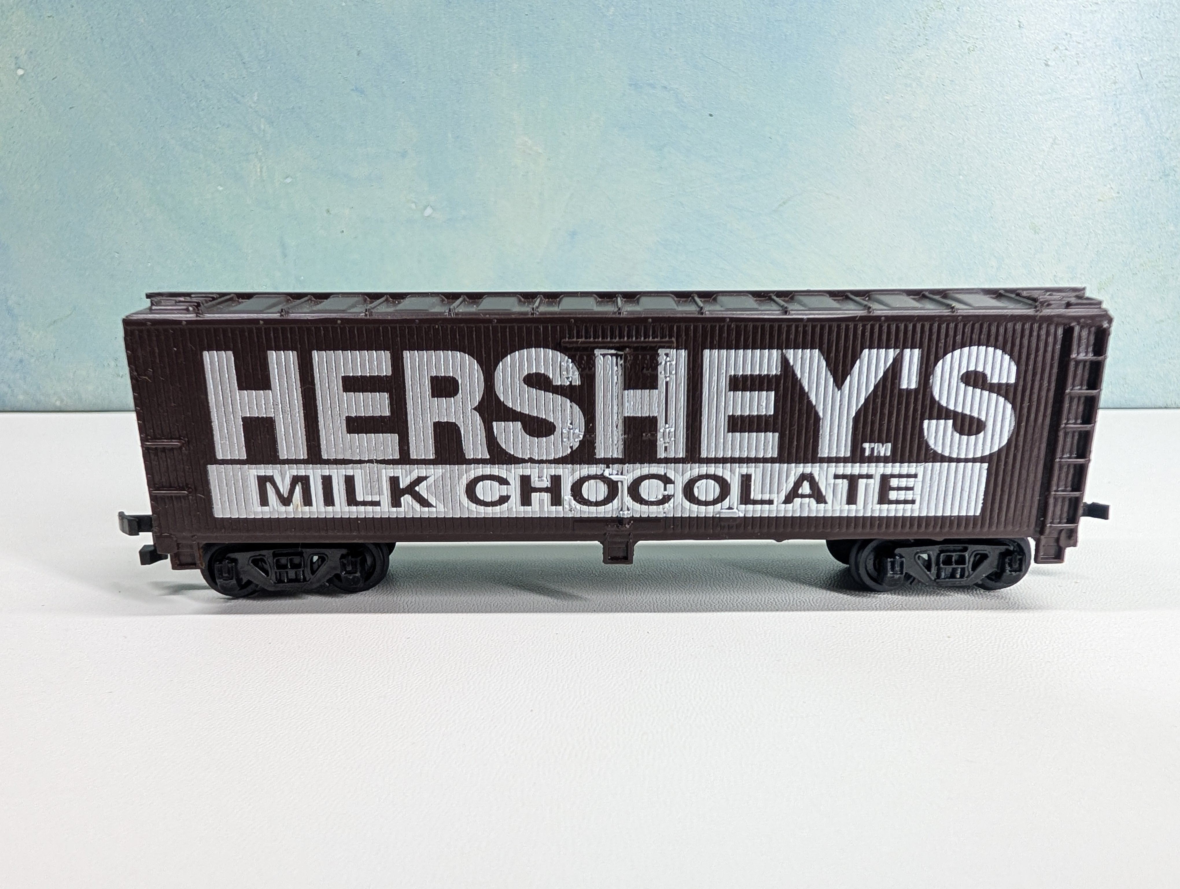 USED Bachmann HO Scale Billboard Wood Reefer Hershey's Milk Chocolate