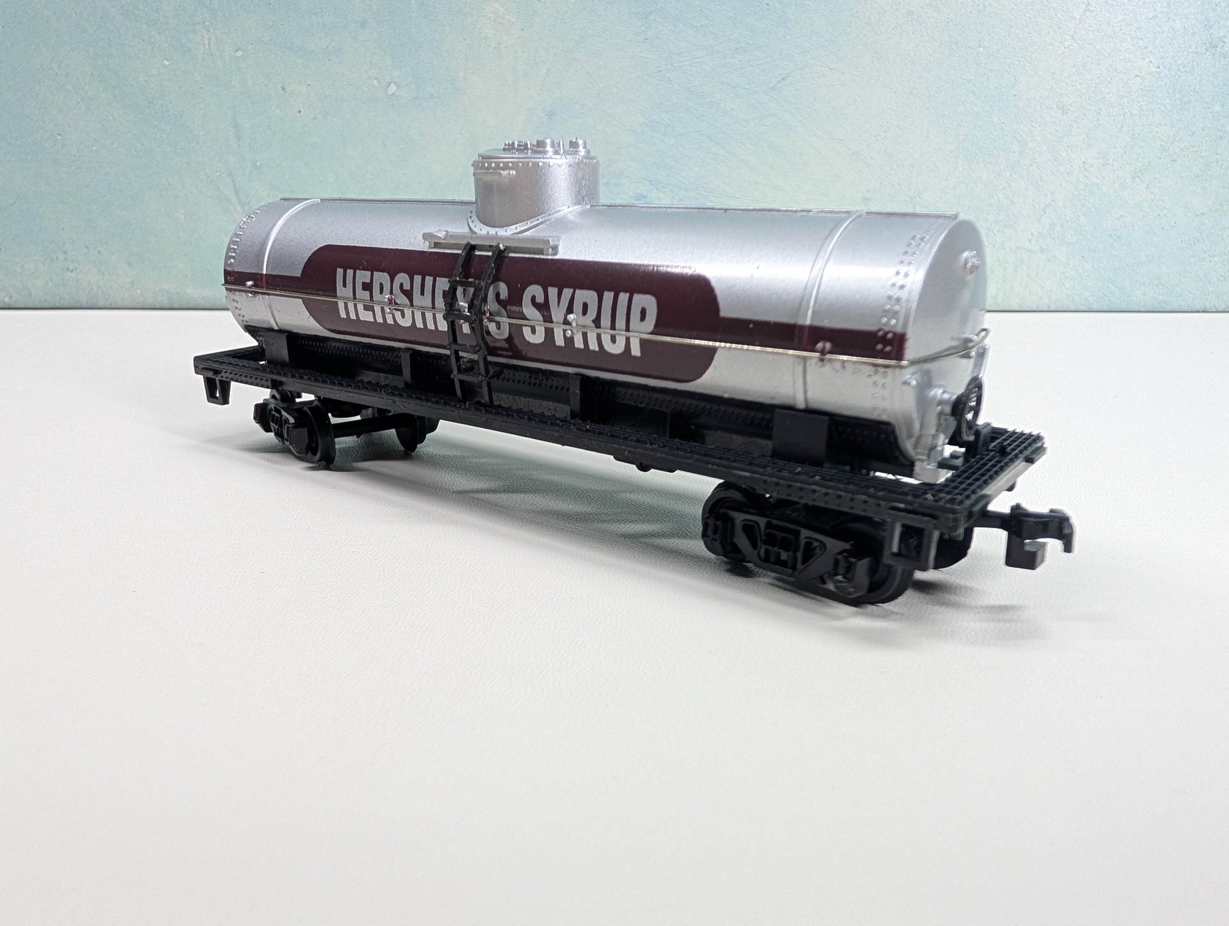 USED Bachmann HO Scale Single Dome Billboard Tank Car Hershey's Syrup