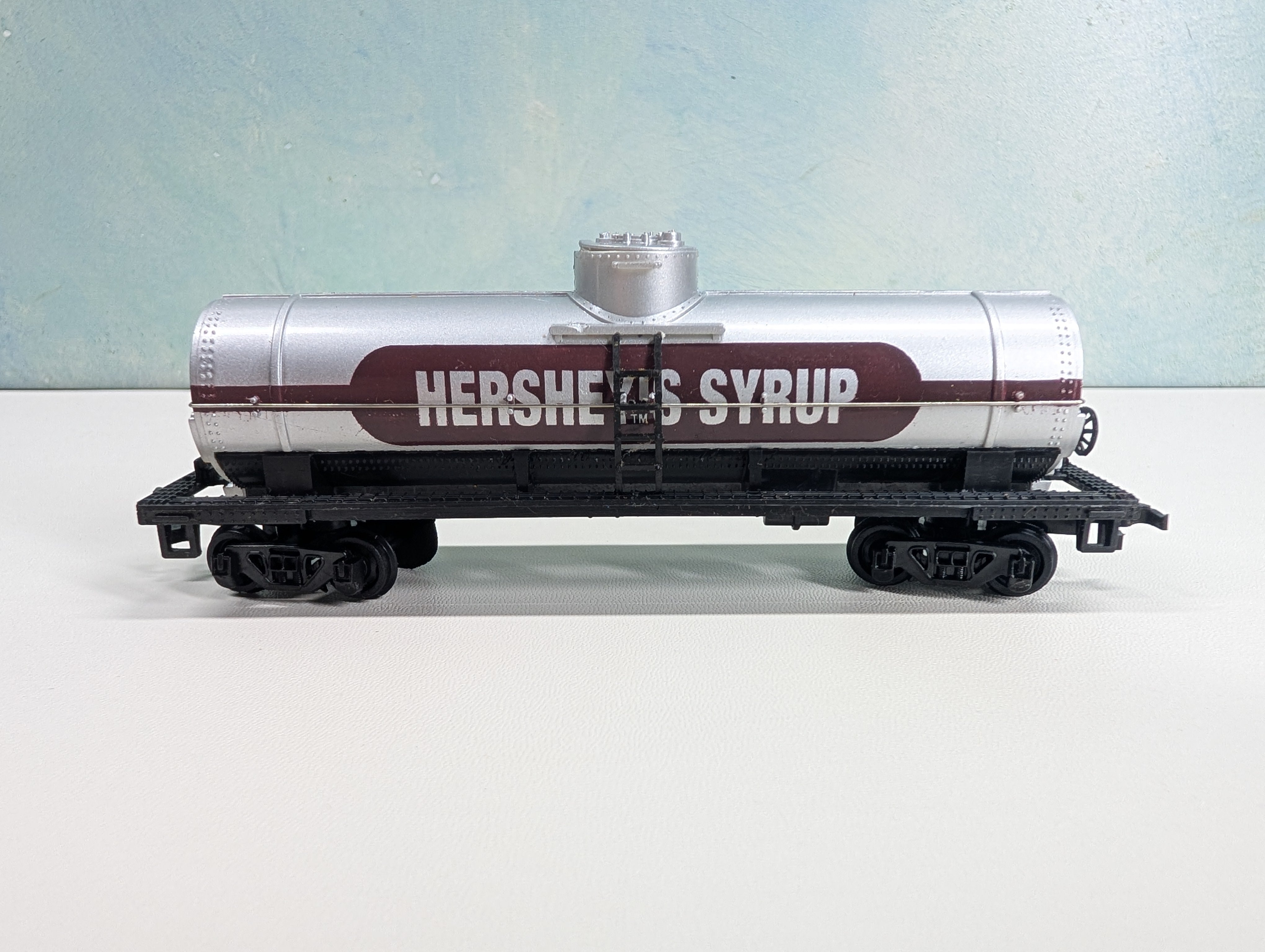 USED Bachmann HO Scale Single Dome Billboard Tank Car Hershey's Syrup