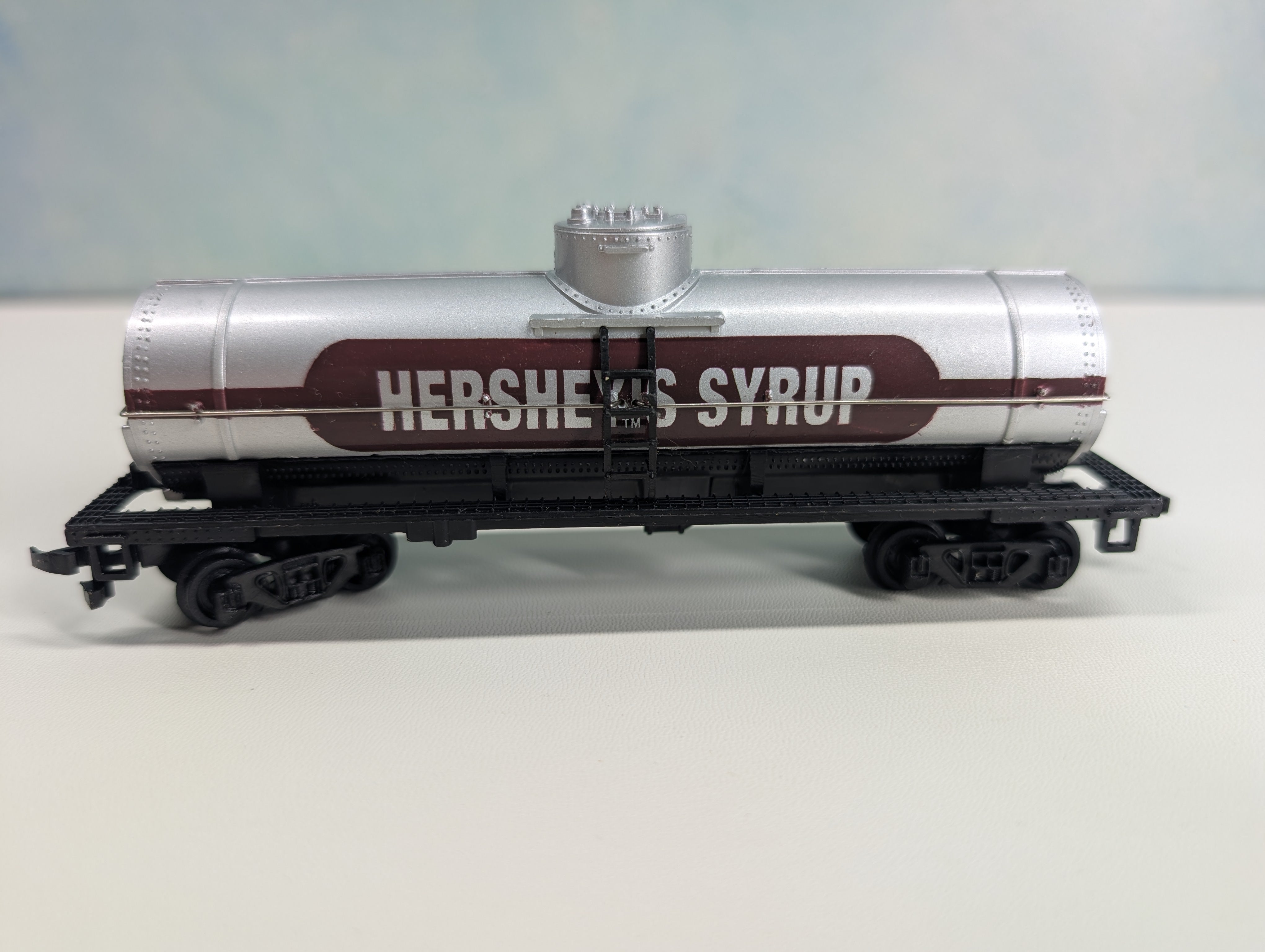 USED Bachmann HO Scale Single Dome Billboard Tank Car Hershey's Syrup