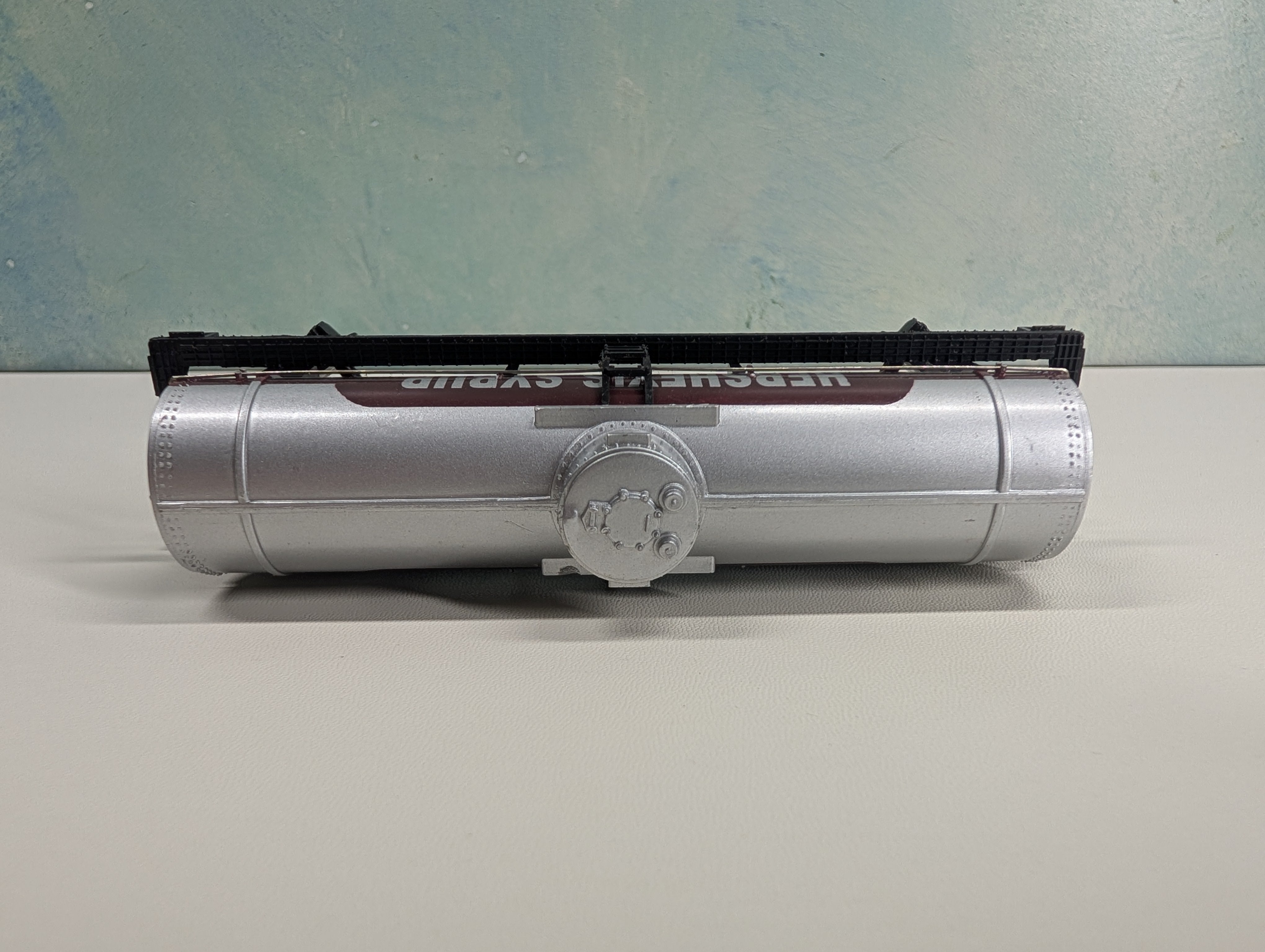 USED Bachmann HO Scale Single Dome Billboard Tank Car Hershey's Syrup