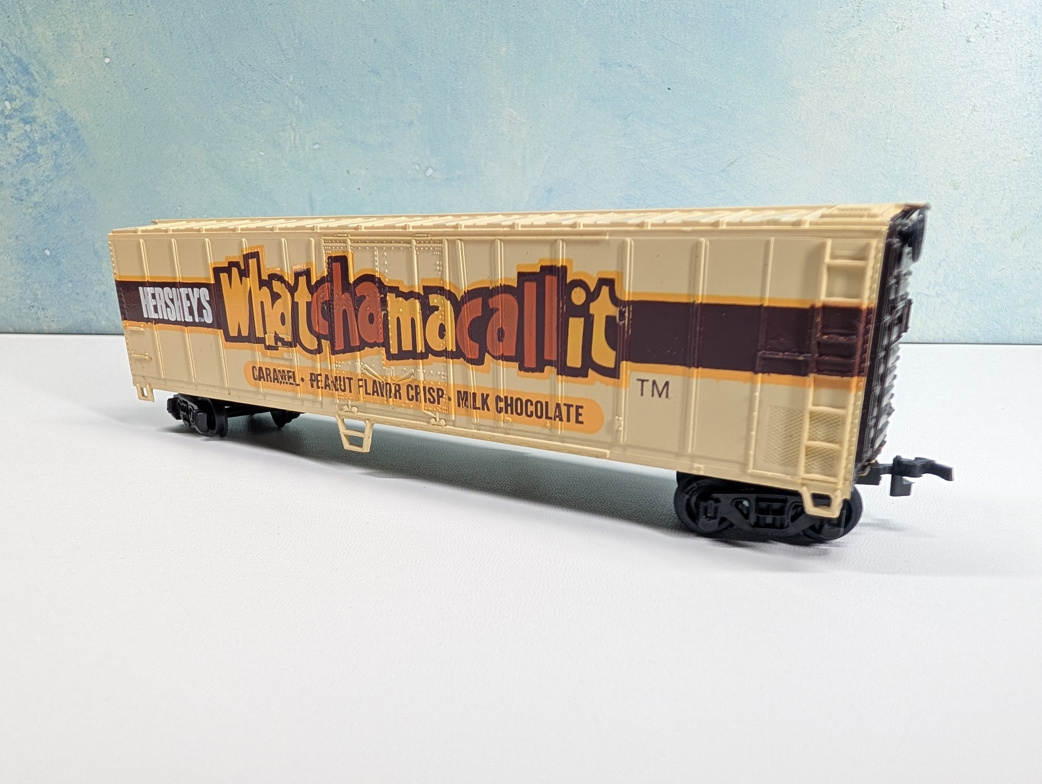 USED Bachmann HO Scale 50' Billboad Box Car Hershey's Whatchamacallit Caramel, Peanut Flavor Crisp, Milk Chocolate