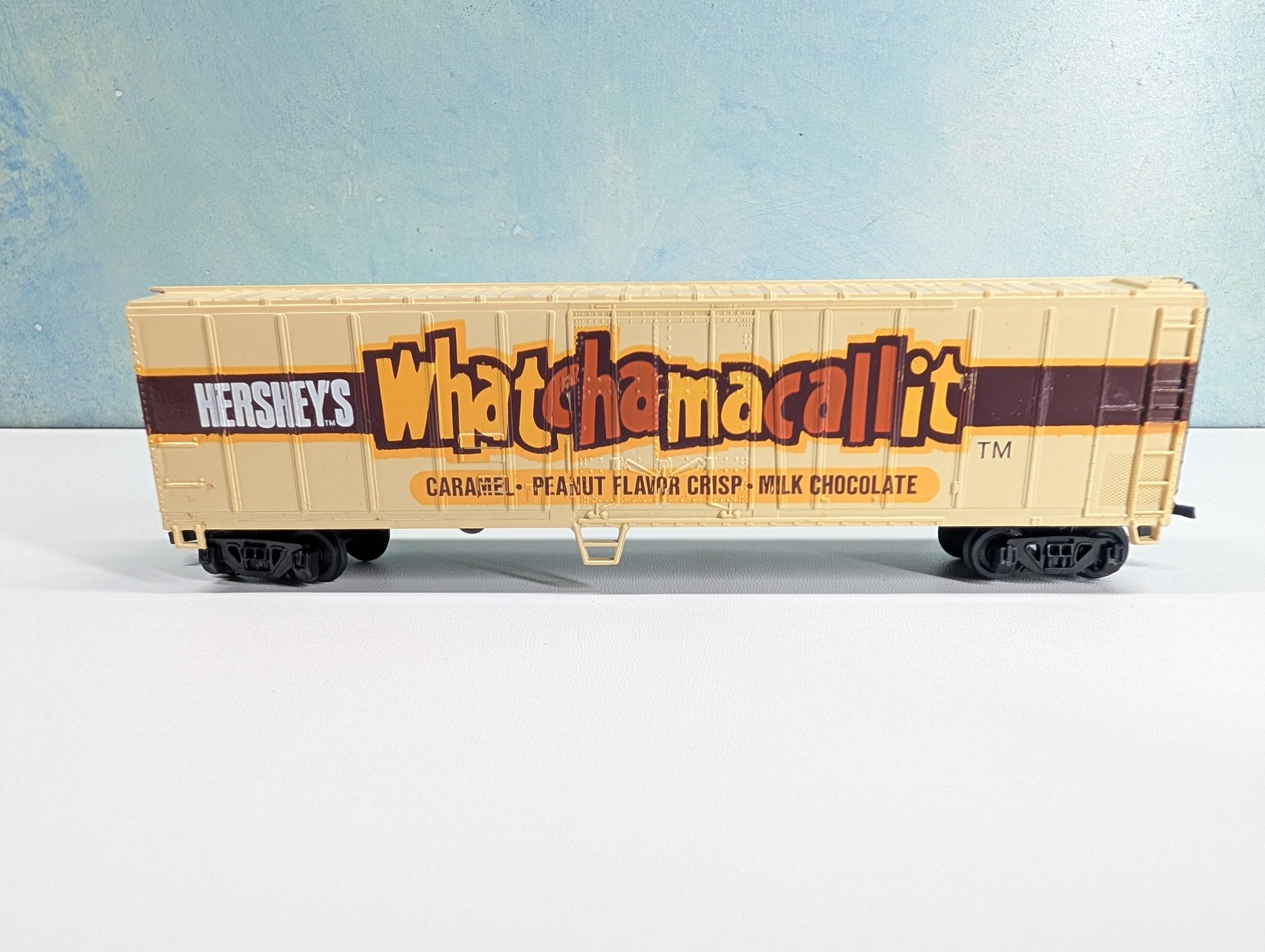 USED Bachmann HO Scale 50' Billboad Box Car Hershey's Whatchamacallit Caramel, Peanut Flavor Crisp, Milk Chocolate