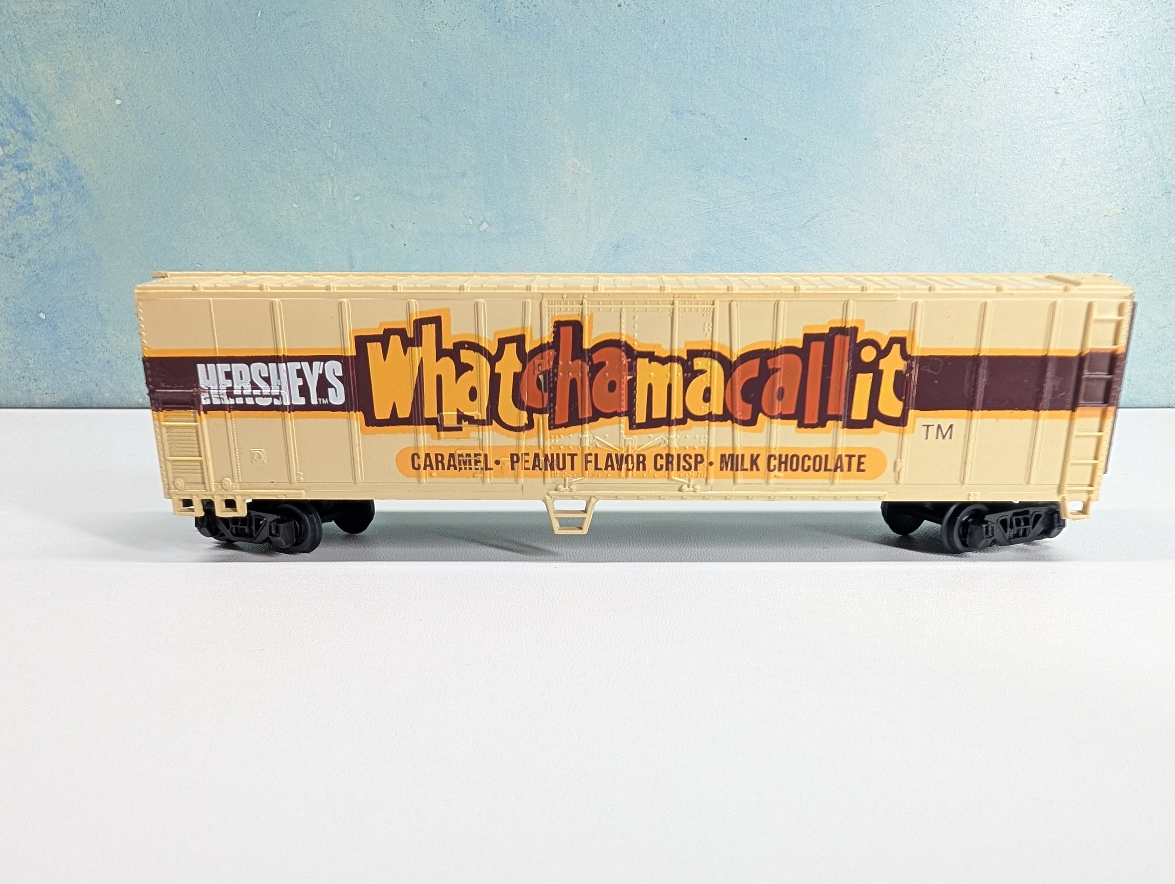 USED Bachmann HO Scale 50' Billboad Box Car Hershey's Whatchamacallit Caramel, Peanut Flavor Crisp, Milk Chocolate
