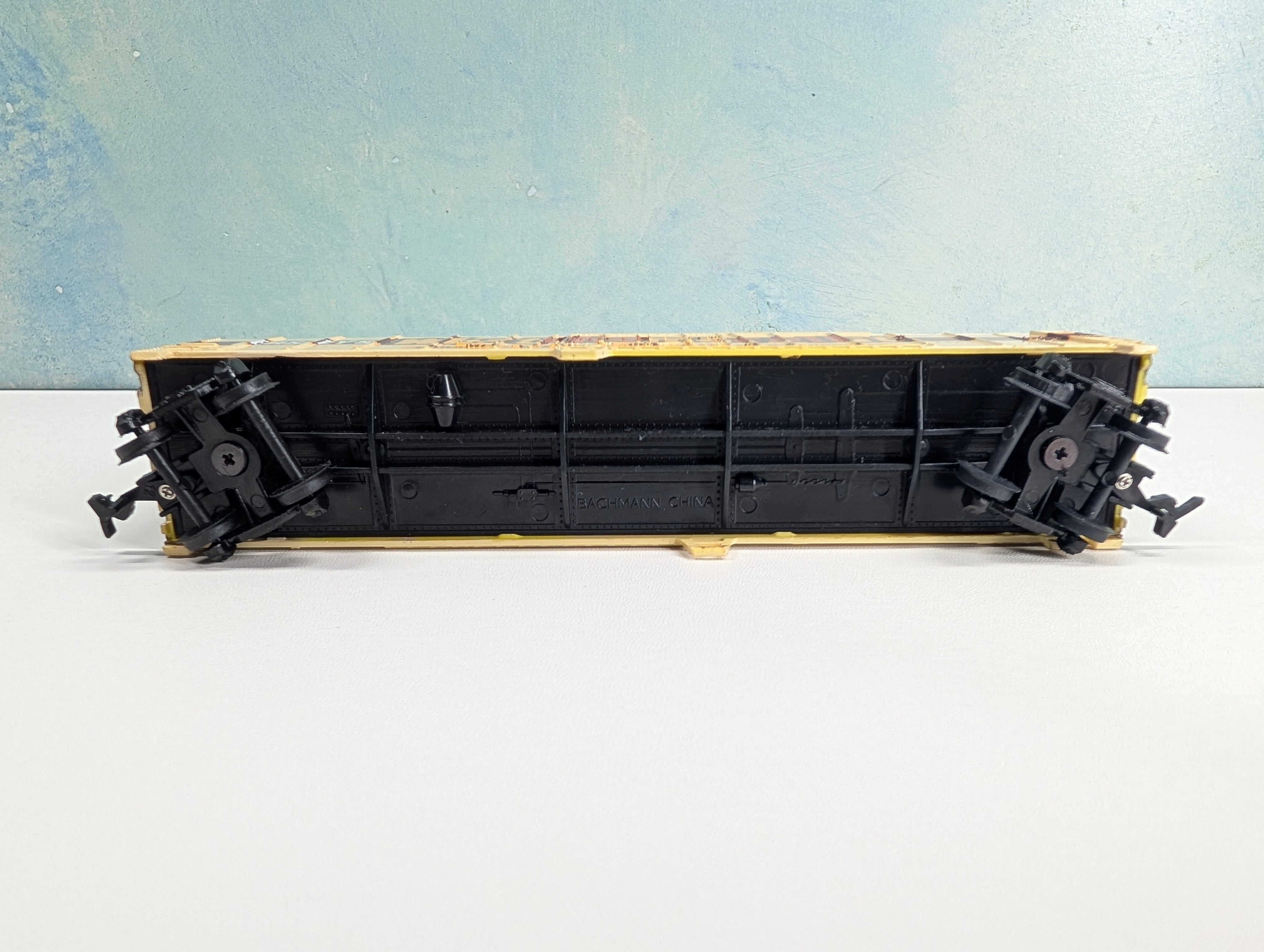 USED Bachmann HO Scale 50' Billboad Box Car Hershey's Whatchamacallit Caramel, Peanut Flavor Crisp, Milk Chocolate
