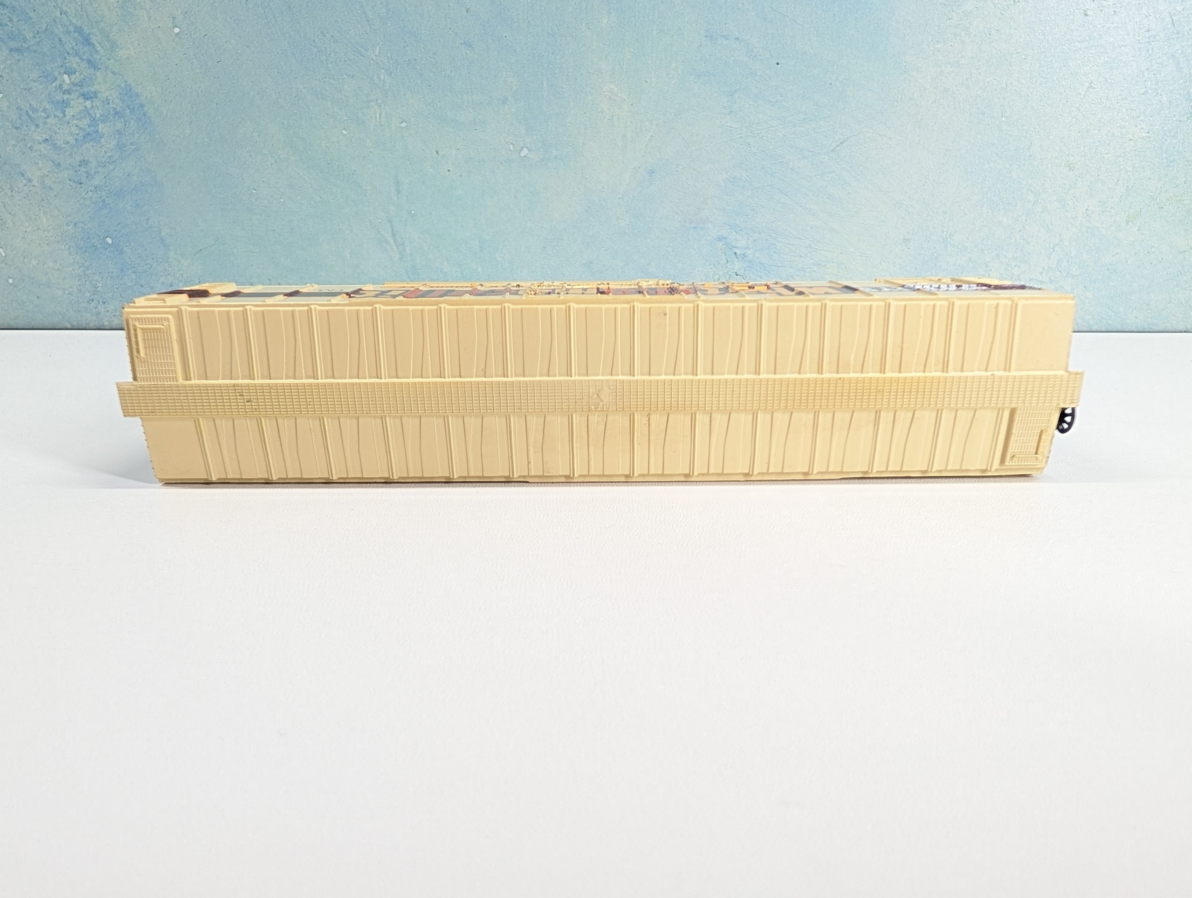 USED Bachmann HO Scale 50' Billboad Box Car Hershey's Whatchamacallit Caramel, Peanut Flavor Crisp, Milk Chocolate