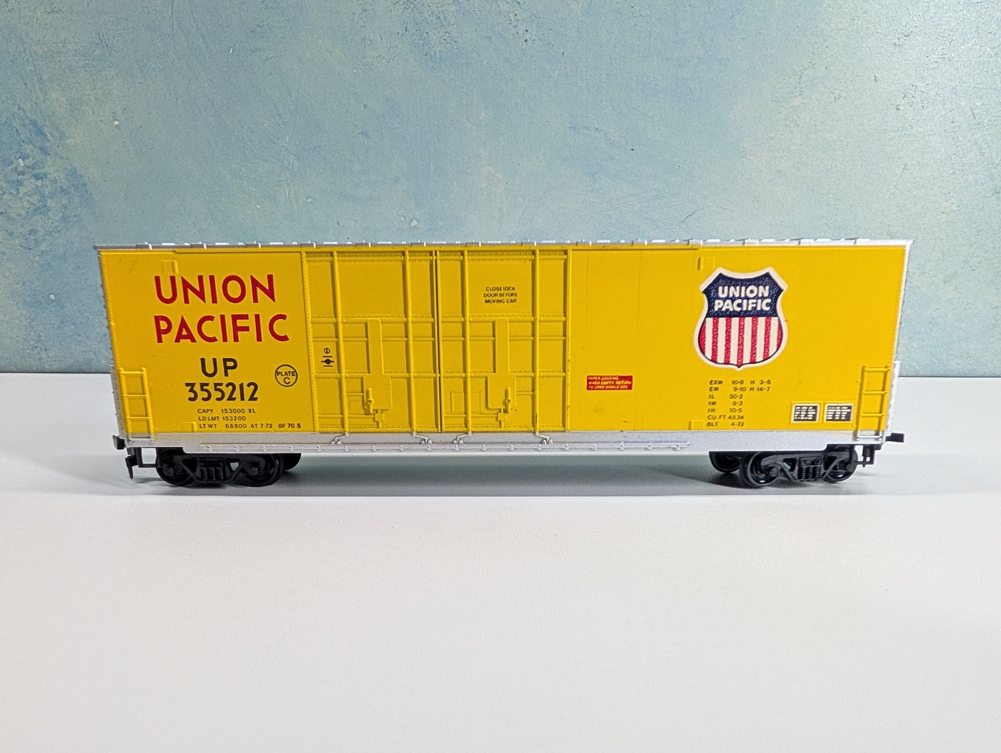 USED Roundhouse HO Scale 50' Box Car Union Pacific UP #355212