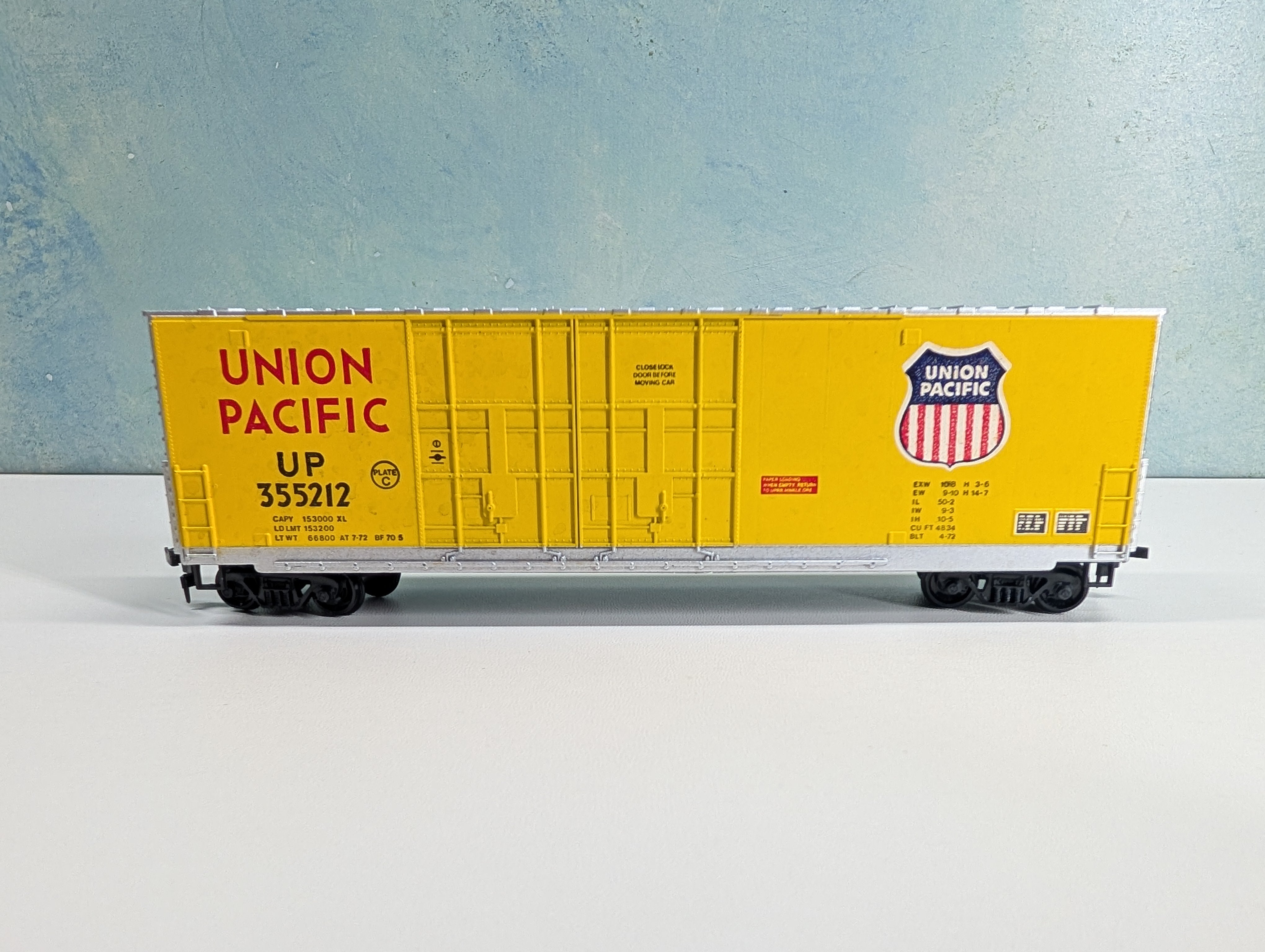 USED Roundhouse HO Scale 50' Box Car Union Pacific UP #355212
