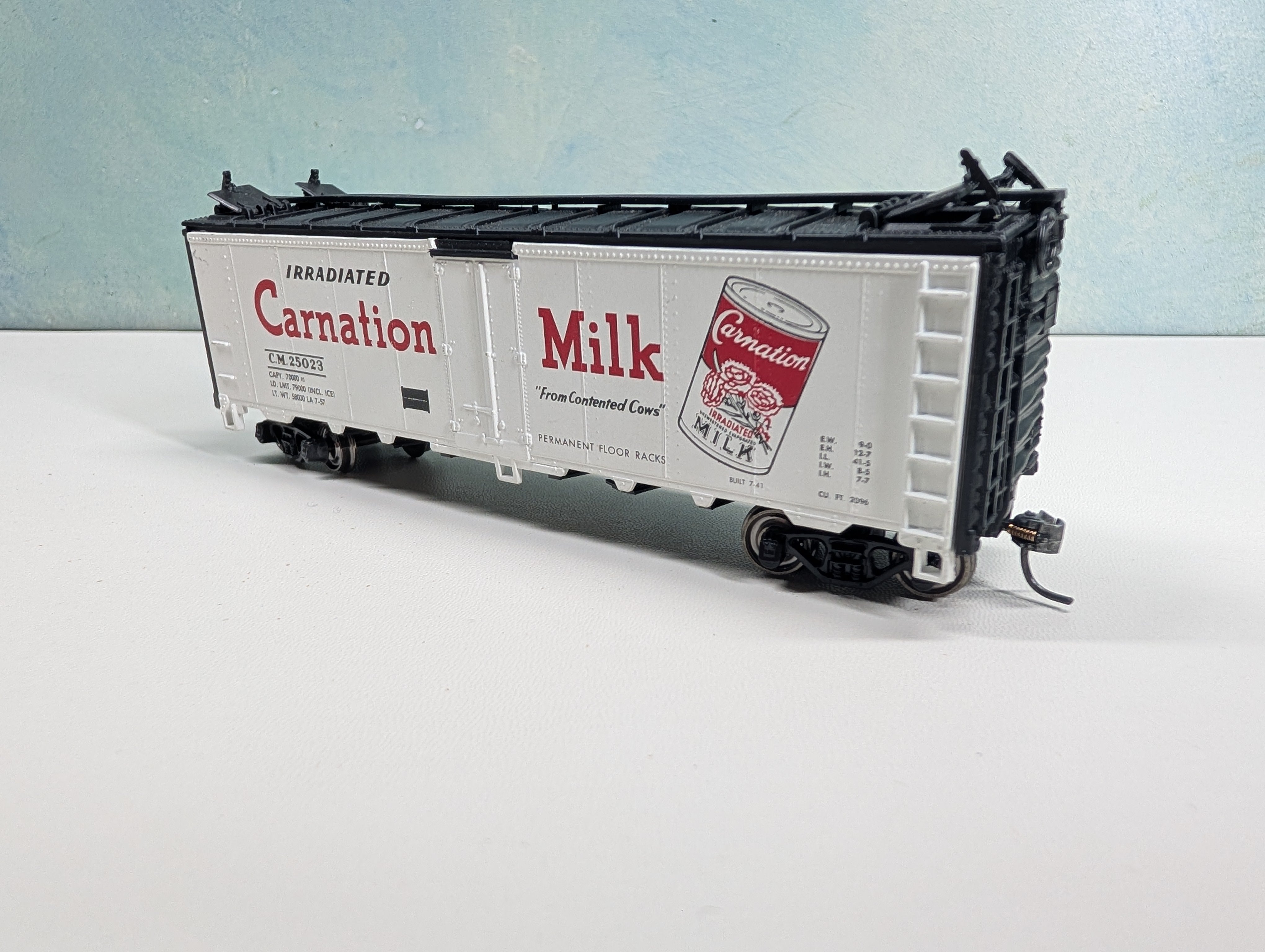 USED Athearn HO Scale 40' Reefer Carnation Milk CM #25023 Metal Wheels