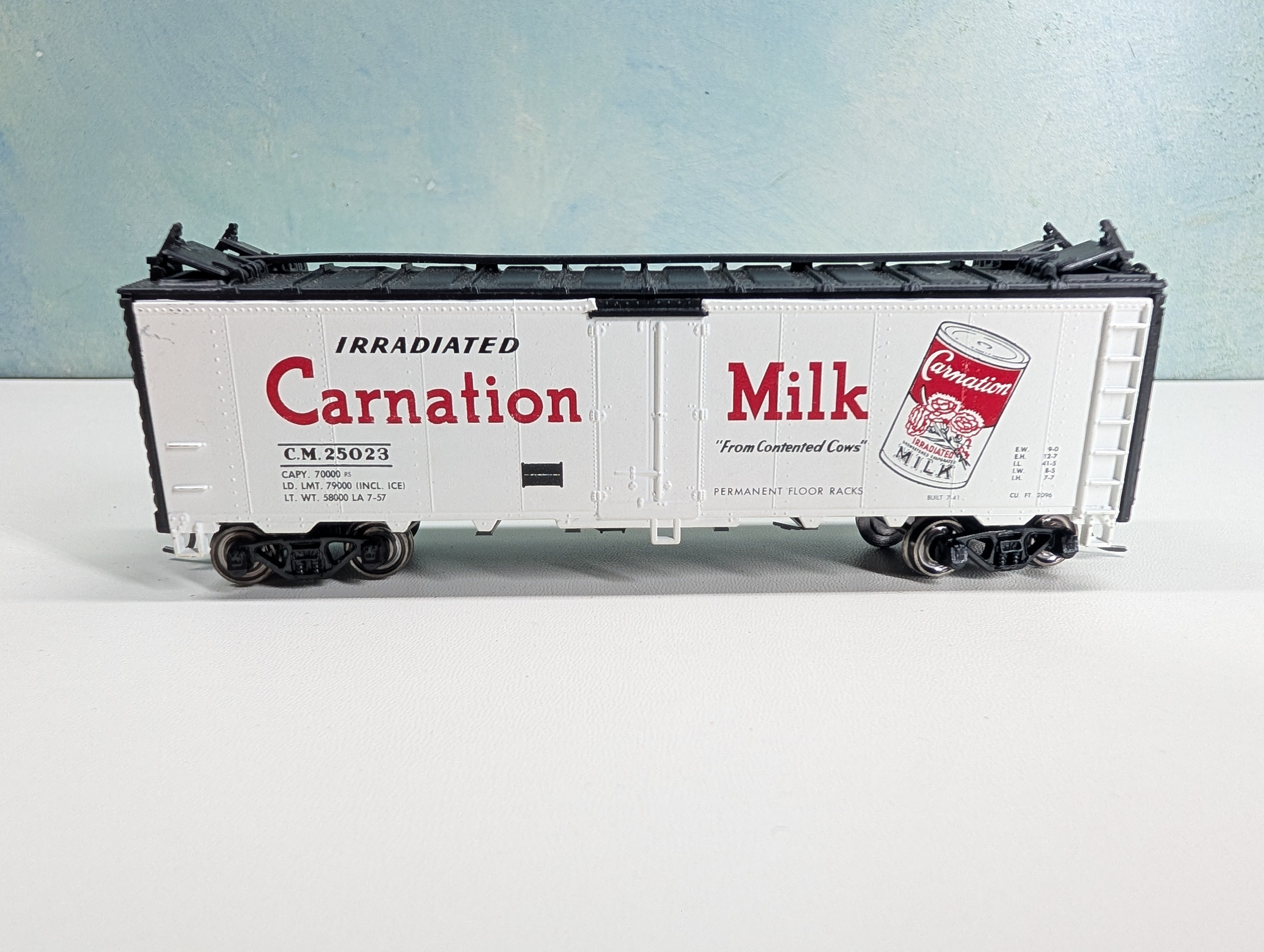 USED Athearn HO Scale 40' Reefer Carnation Milk CM #25023 Metal Wheels