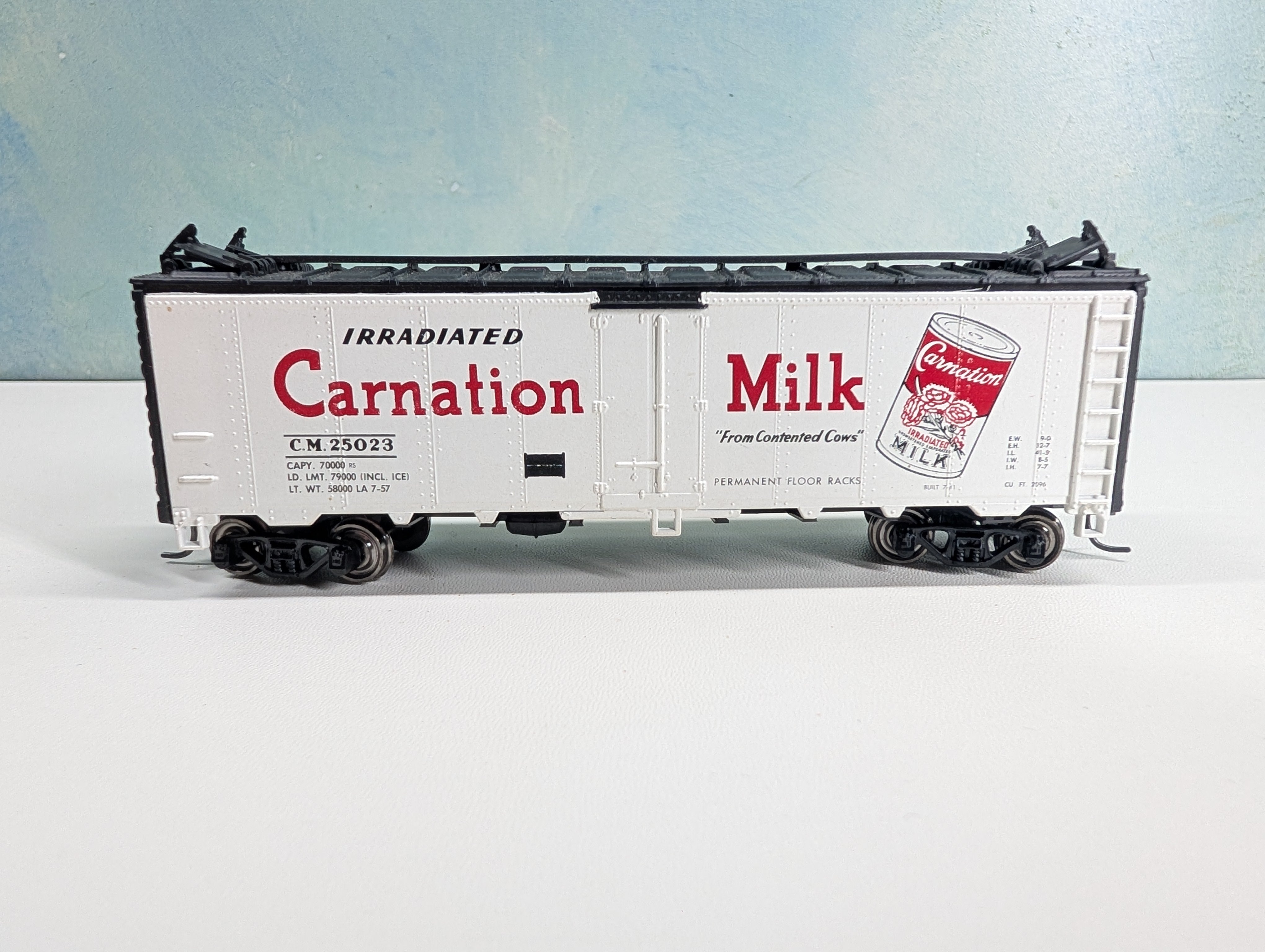 USED Athearn HO Scale 40' Reefer Carnation Milk CM #25023 Metal Wheels
