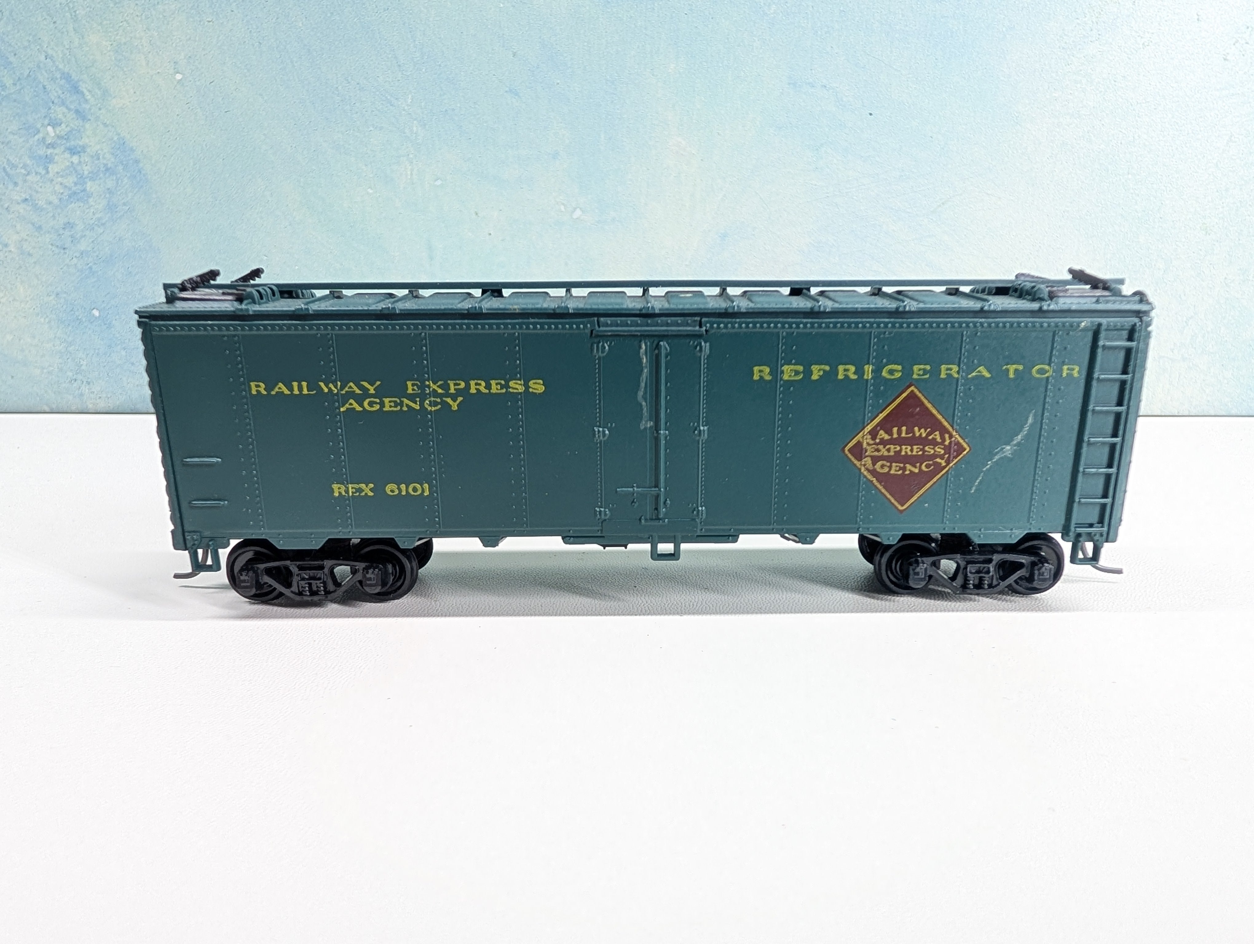 USED Athearn HO Scale 40' Reefer Railway Express Agency REX #6101