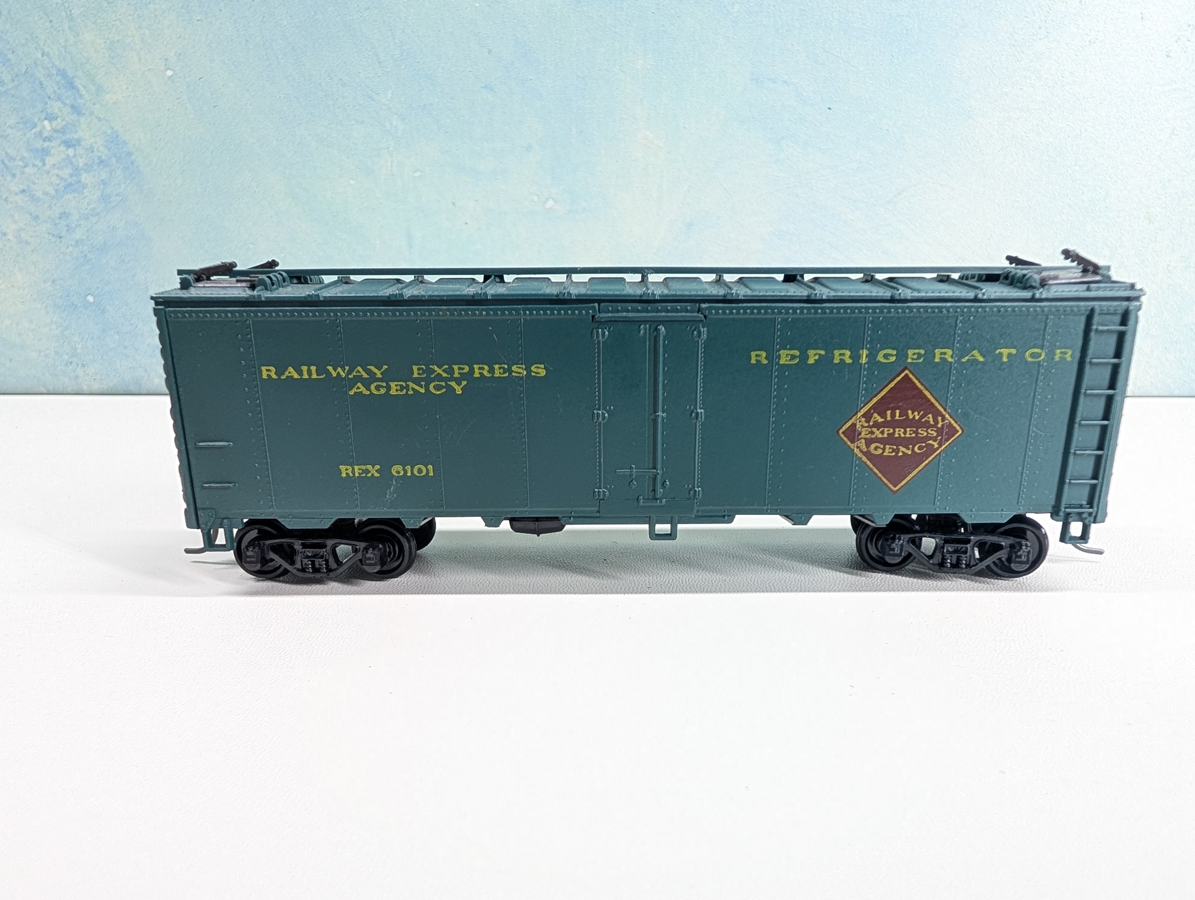 USED Athearn HO Scale 40' Reefer Railway Express Agency REX #6101