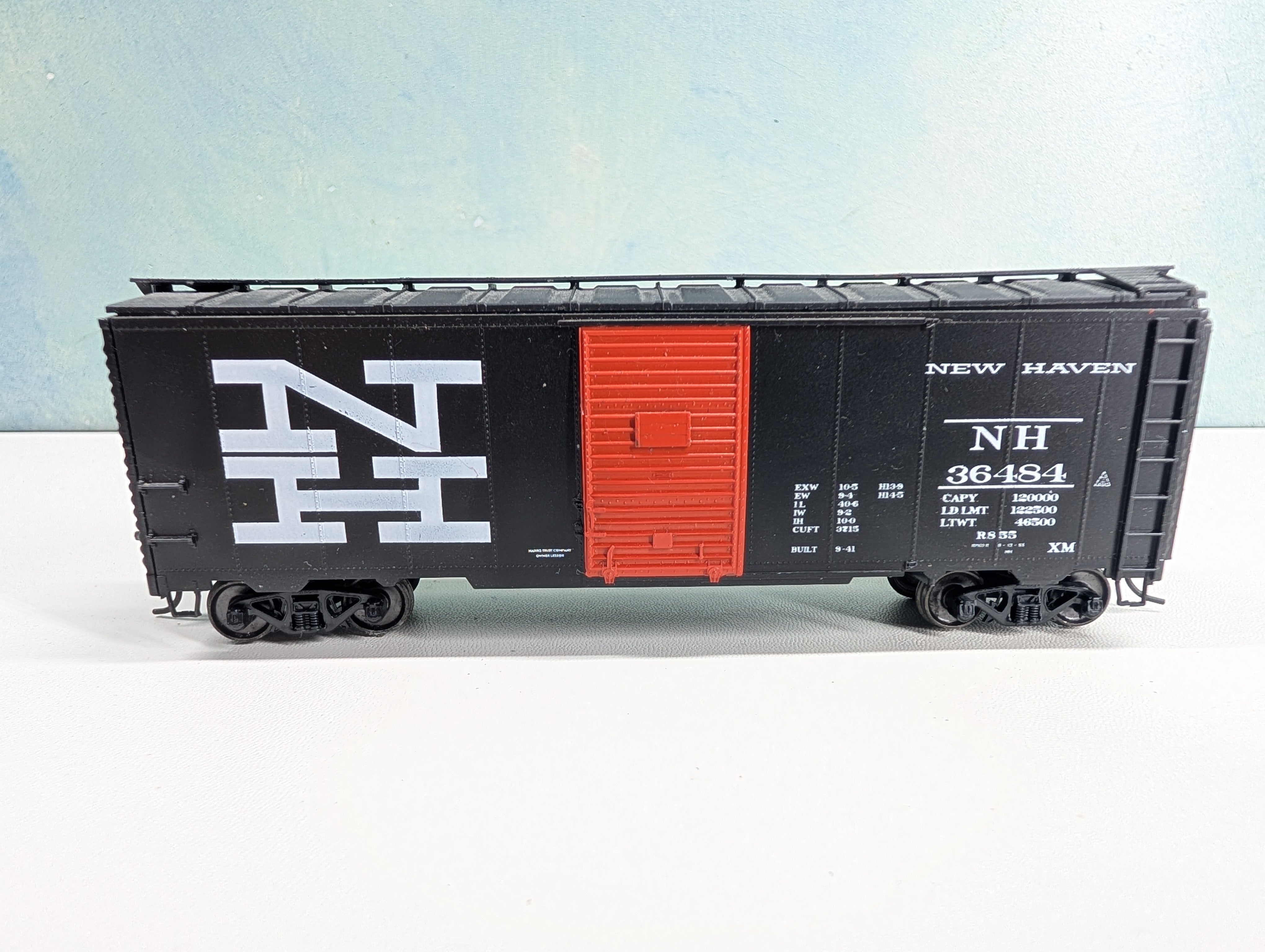 USED HO Scale 40' Box Car New Haven NH #36484 Metal Wheels