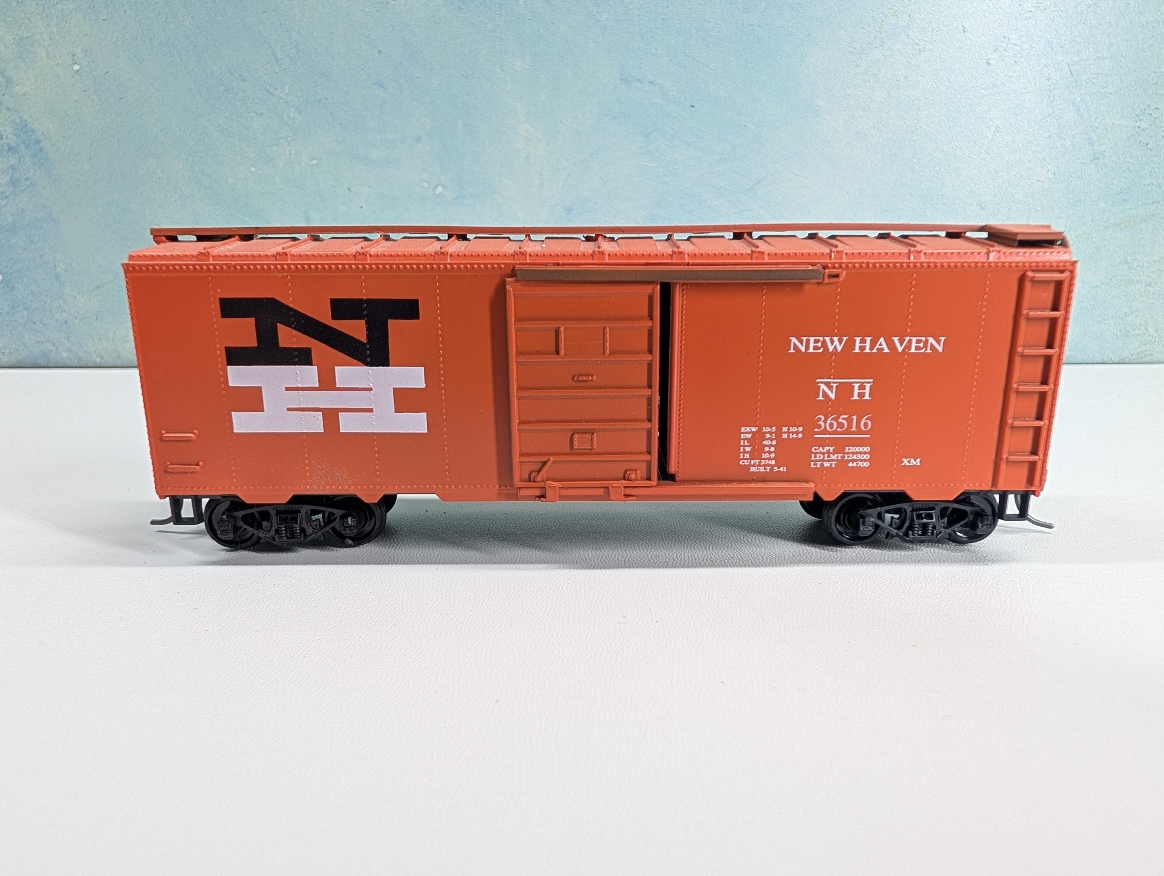USED Roundhouse HO Scale 40' Box Car New Haven NH #36516