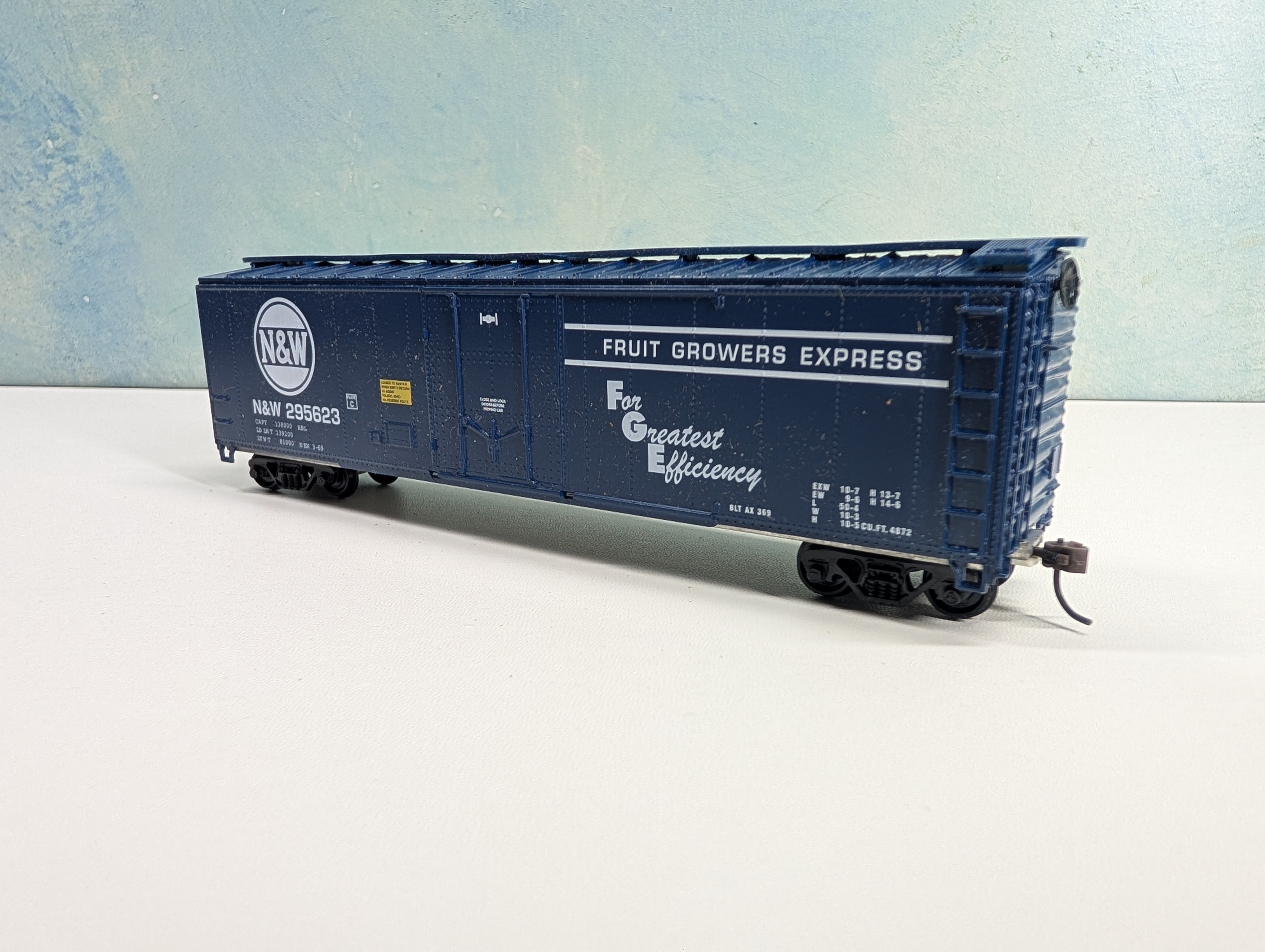 USED Roundhouse HO Scale 50' Plug Door Box Car Norfolk & Western N&W #295623 Fruit Growers