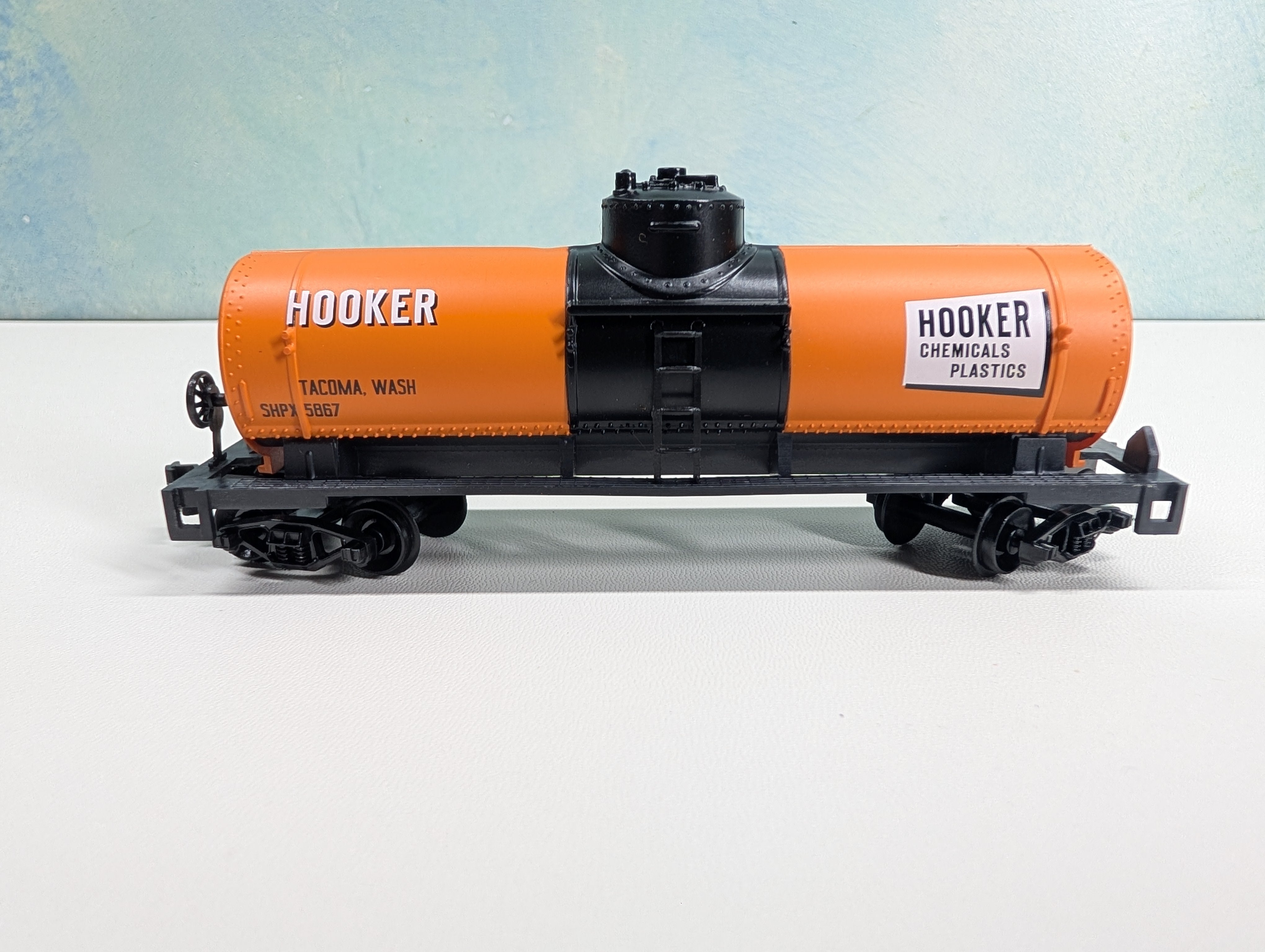 USED Life-Like HO Scale Single Dome Tank Car Hooker Chemicals SHPX #5867
