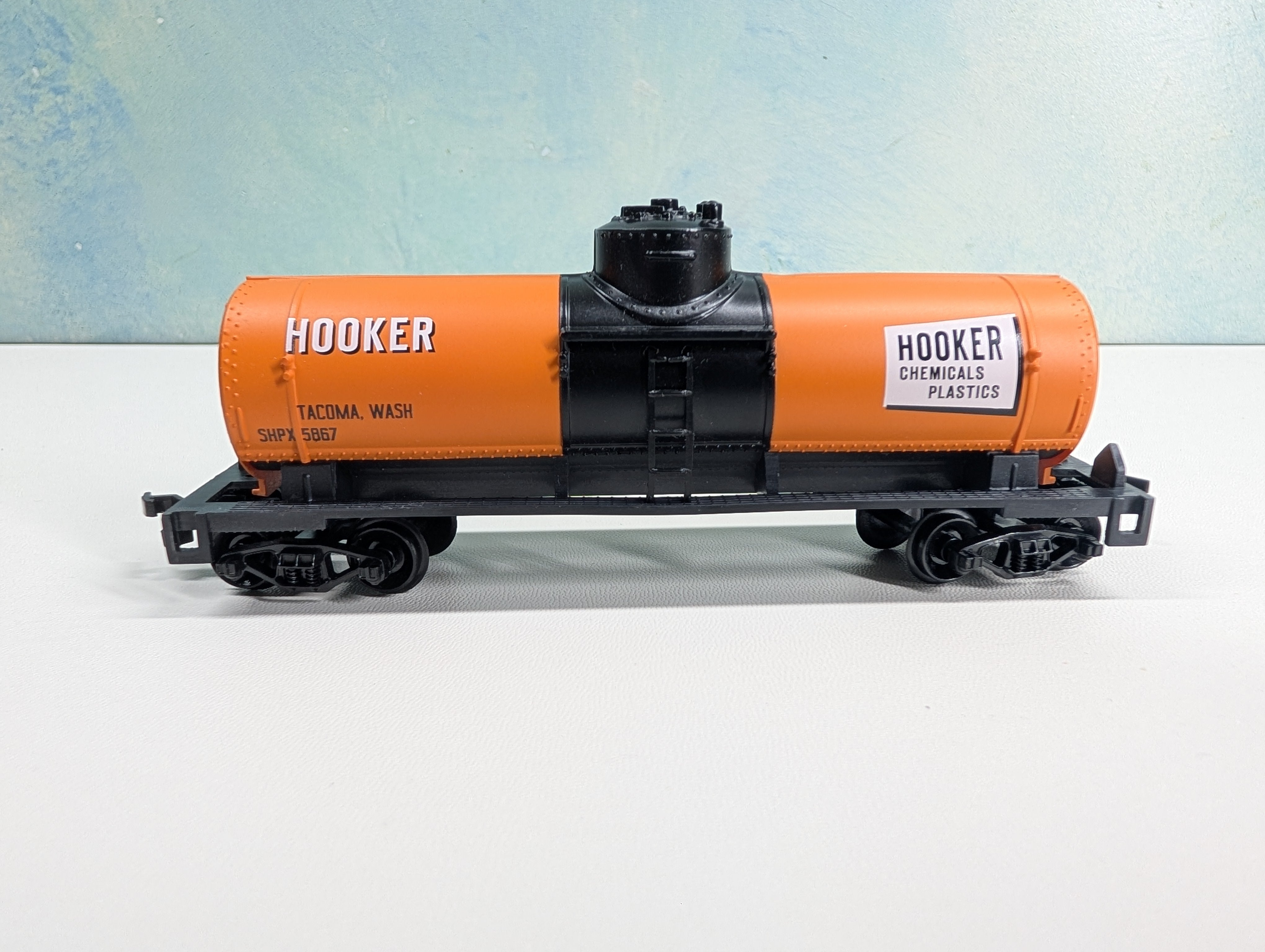 USED Life-Like HO Scale Single Dome Tank Car Hooker Chemicals SHPX #5867