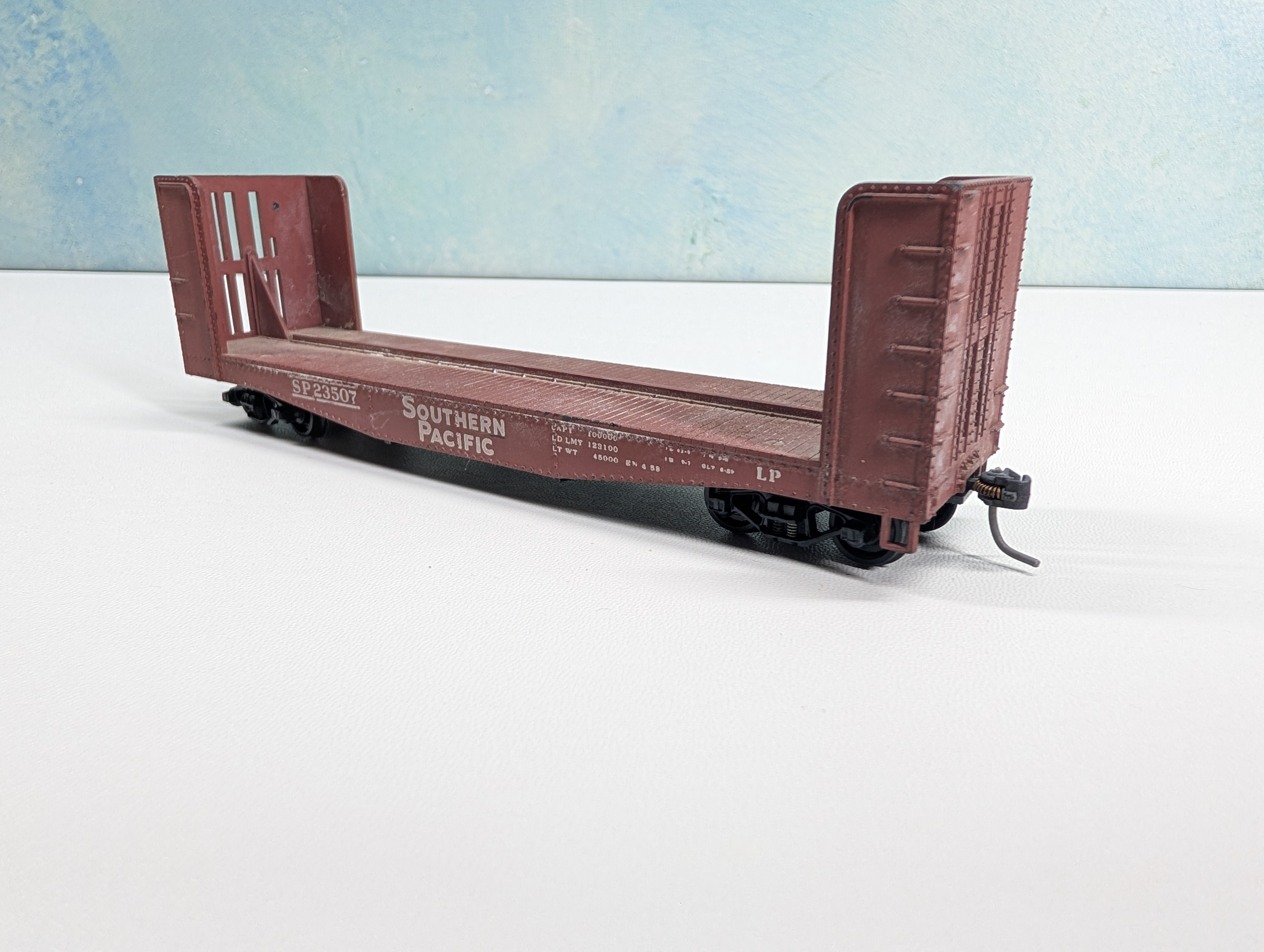 USED Athearn HO Scale Bulkhead Flat Car Southern Pacific SP #23507