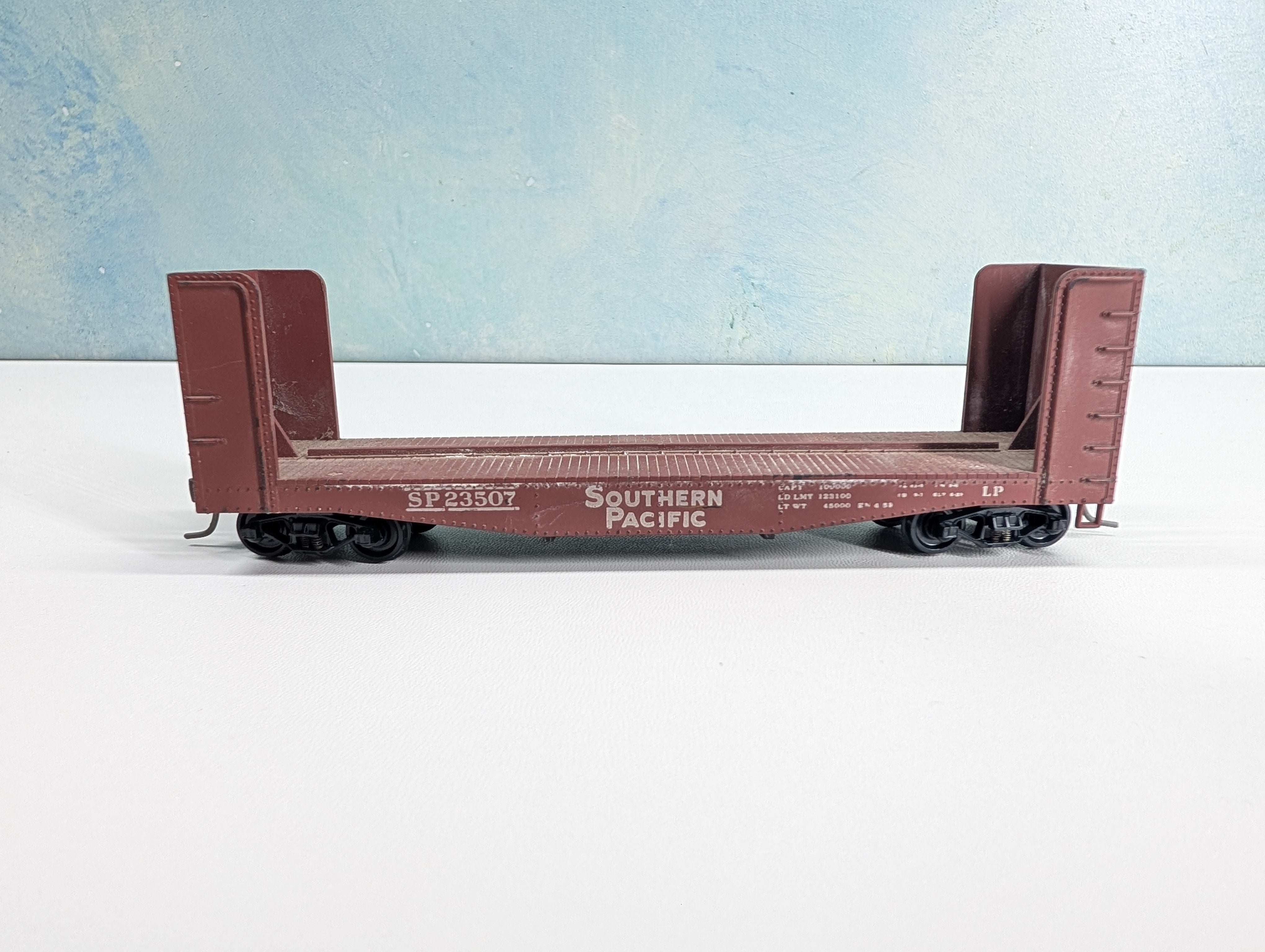 USED Athearn HO Scale Bulkhead Flat Car Southern Pacific SP #23507