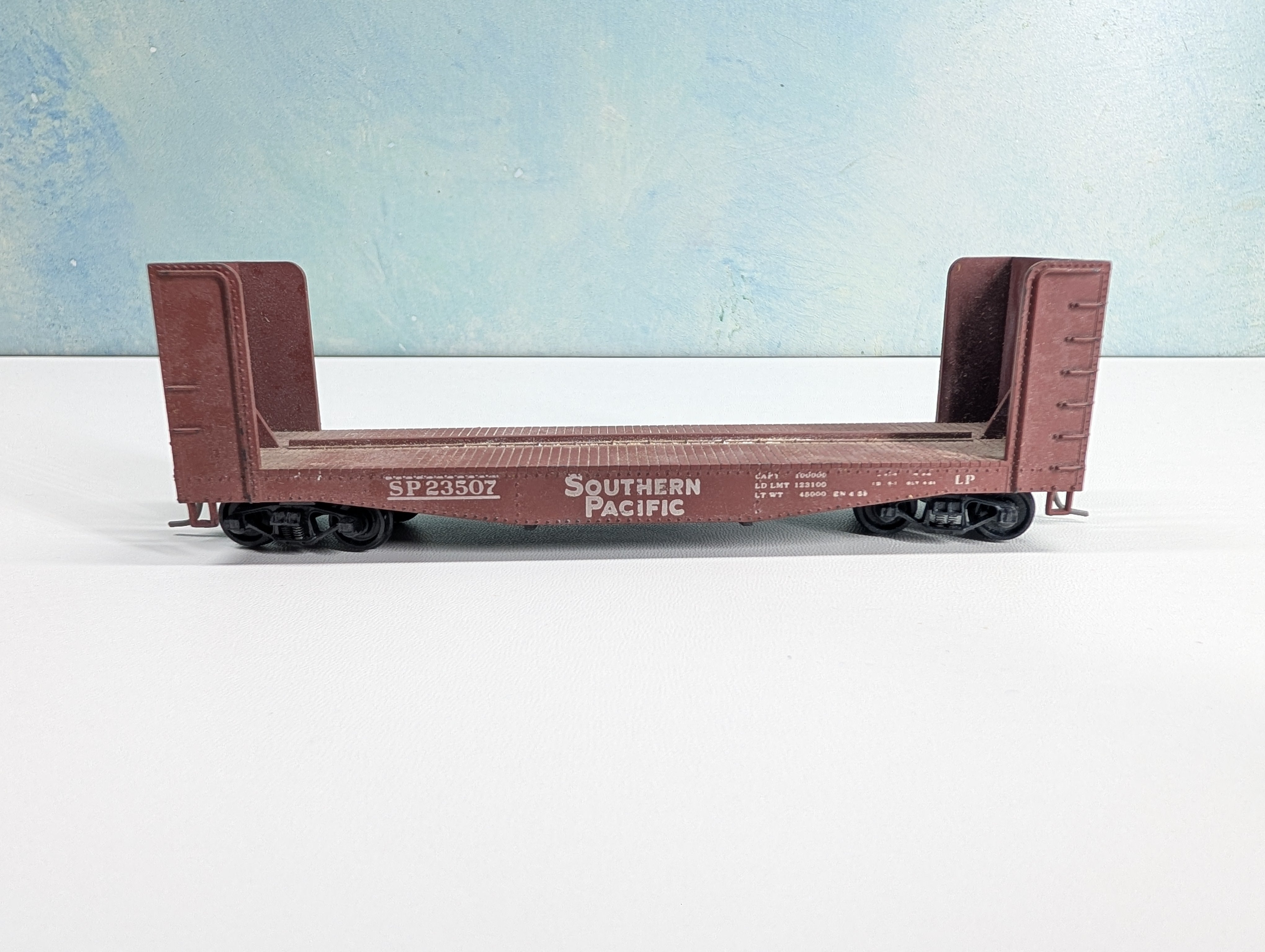 USED Athearn HO Scale Bulkhead Flat Car Southern Pacific SP #23507