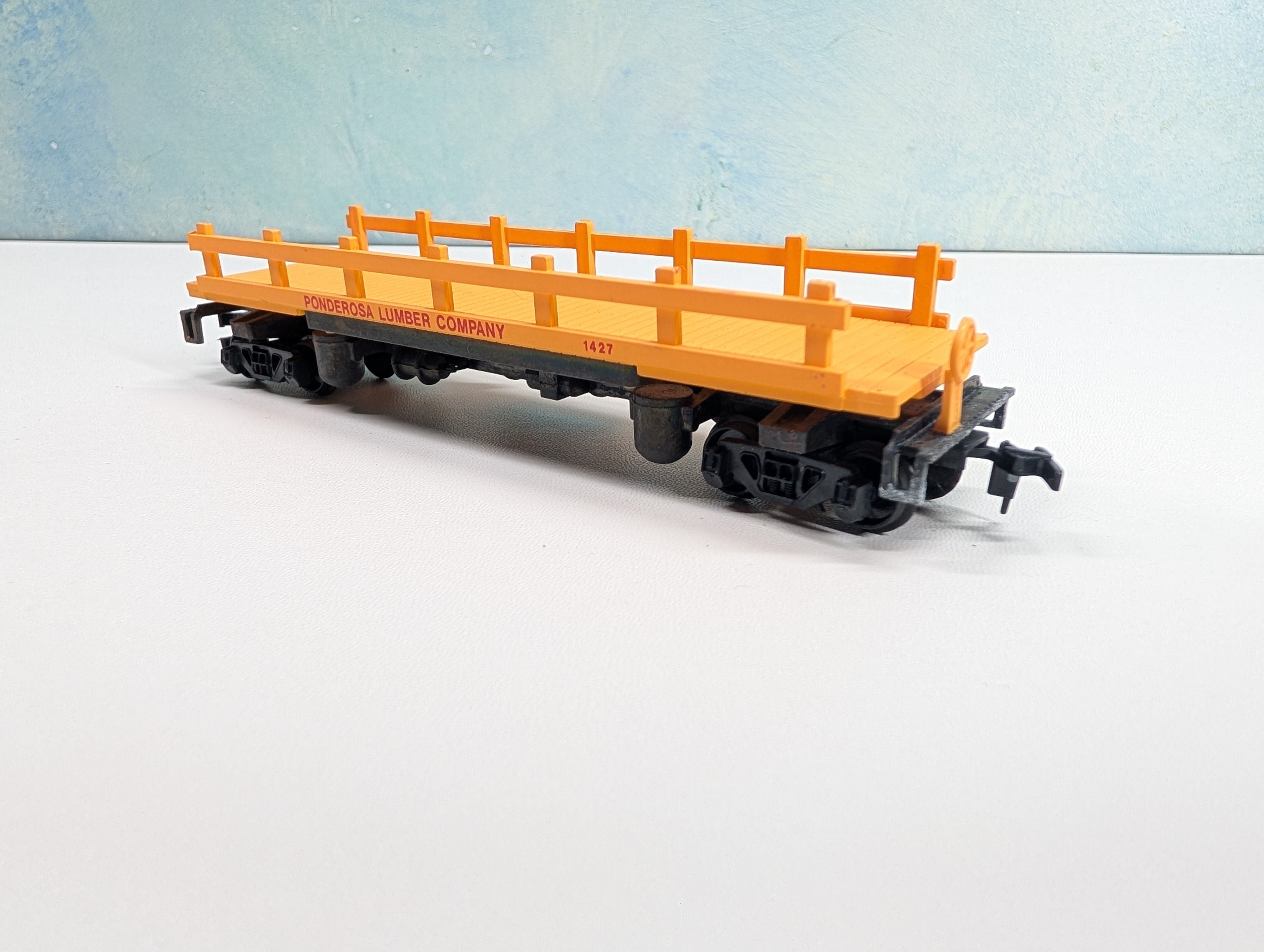 USED Bachmann HO Scale Log Dump Car Ponderosa Lumber Co #1427