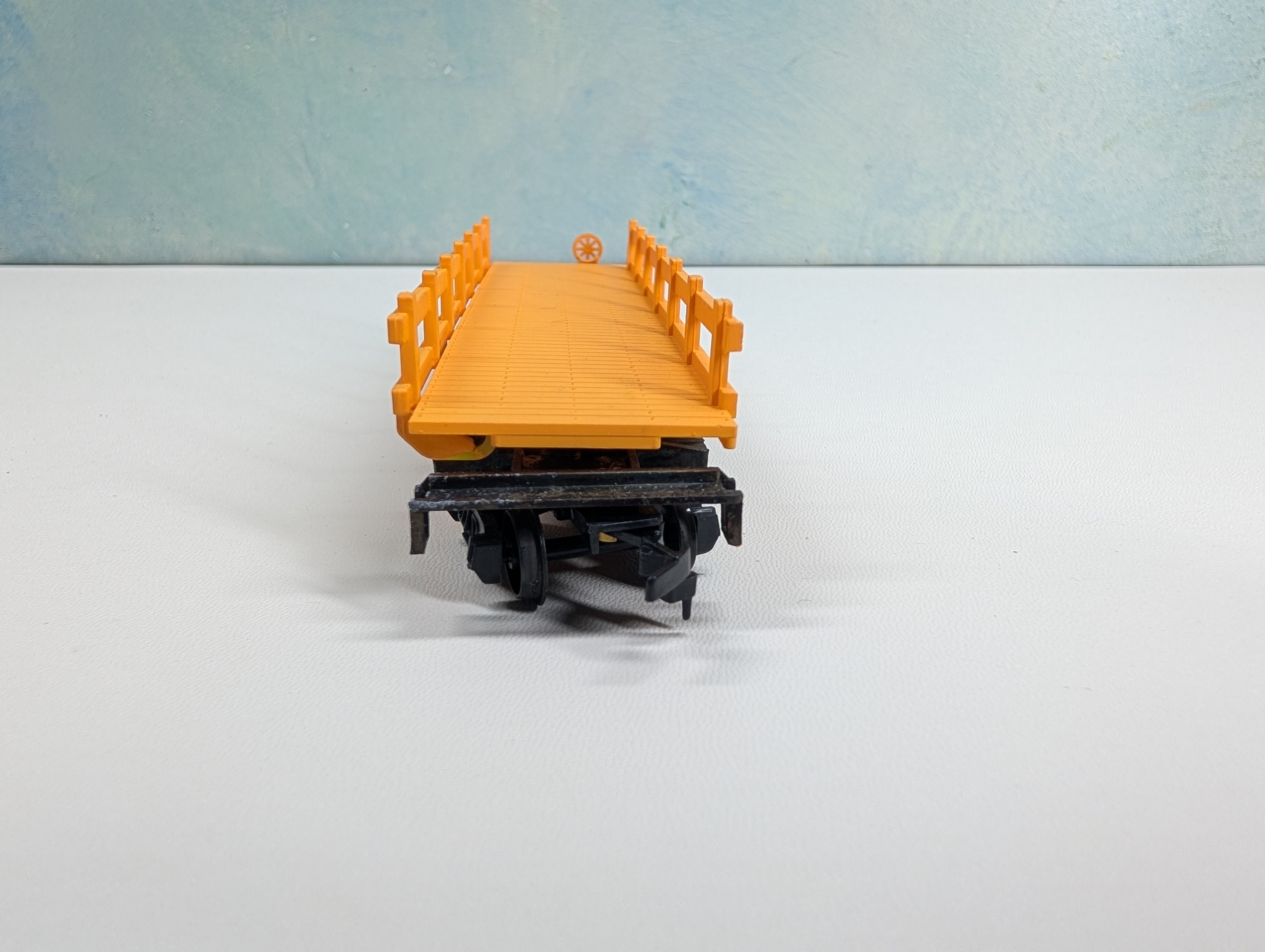 USED Bachmann HO Scale Log Dump Car Ponderosa Lumber Co #1427