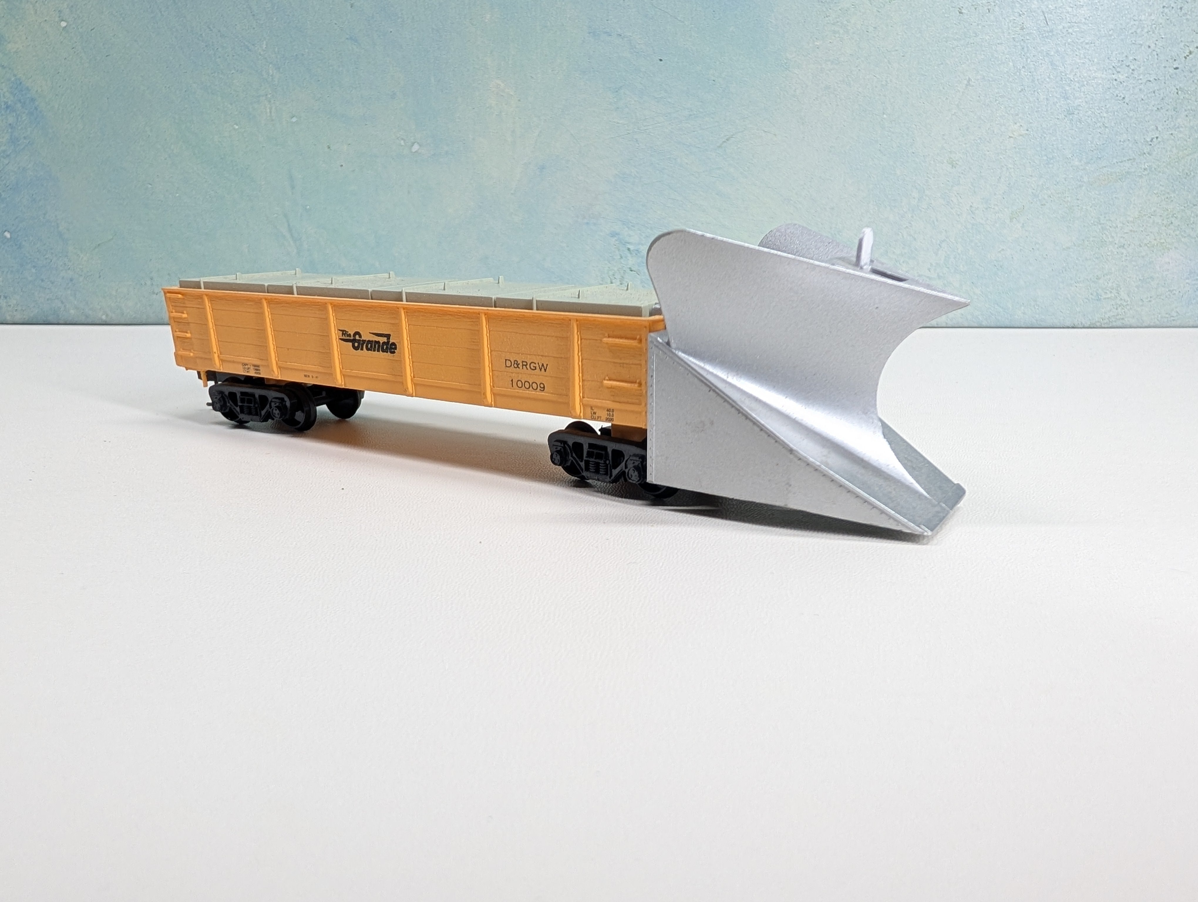 USED Mehano HO Scale Snow Plow Rio Grande D&RGW #10009