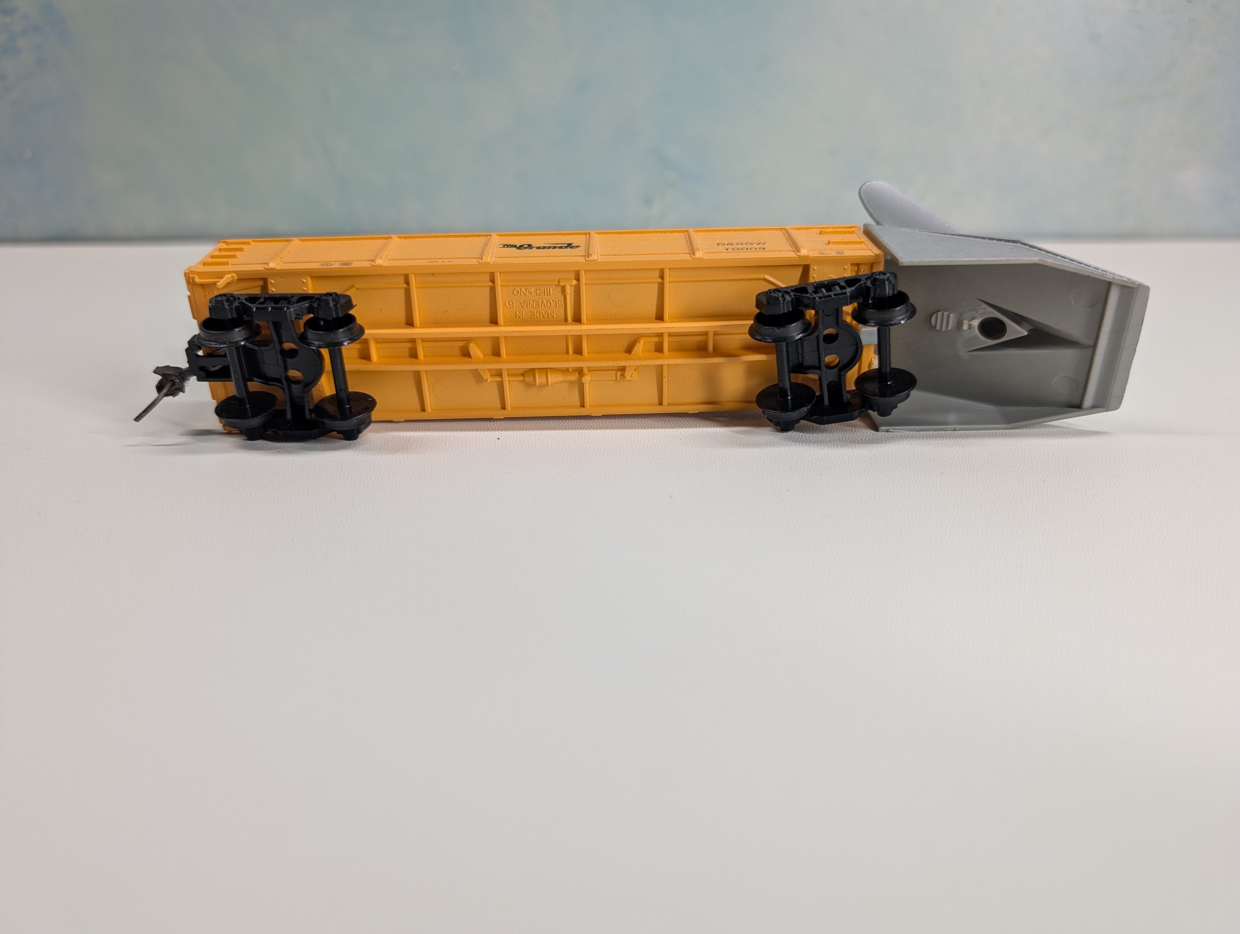 USED Mehano HO Scale Snow Plow Rio Grande D&RGW #10009
