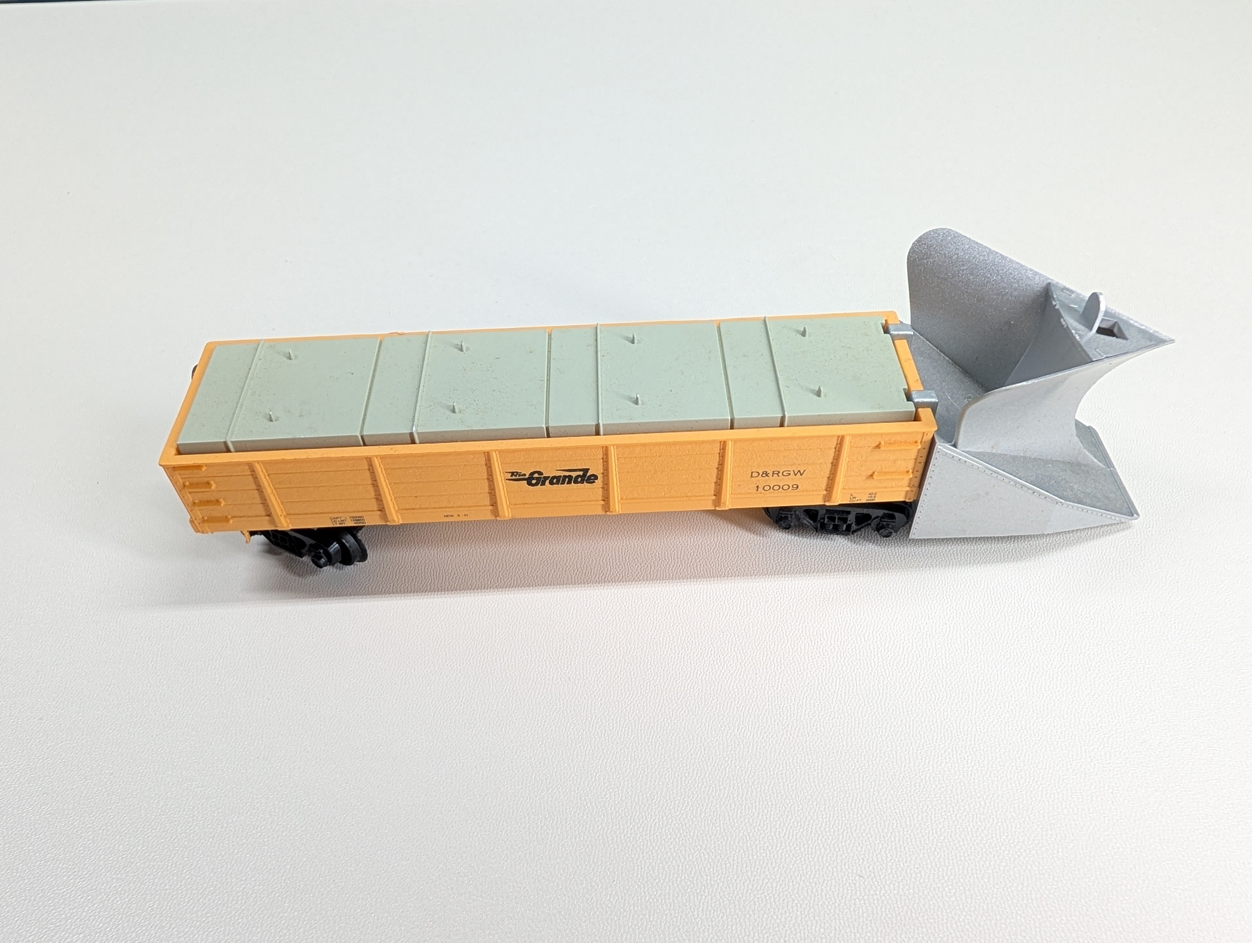 USED Mehano HO Scale Snow Plow Rio Grande D&RGW #10009